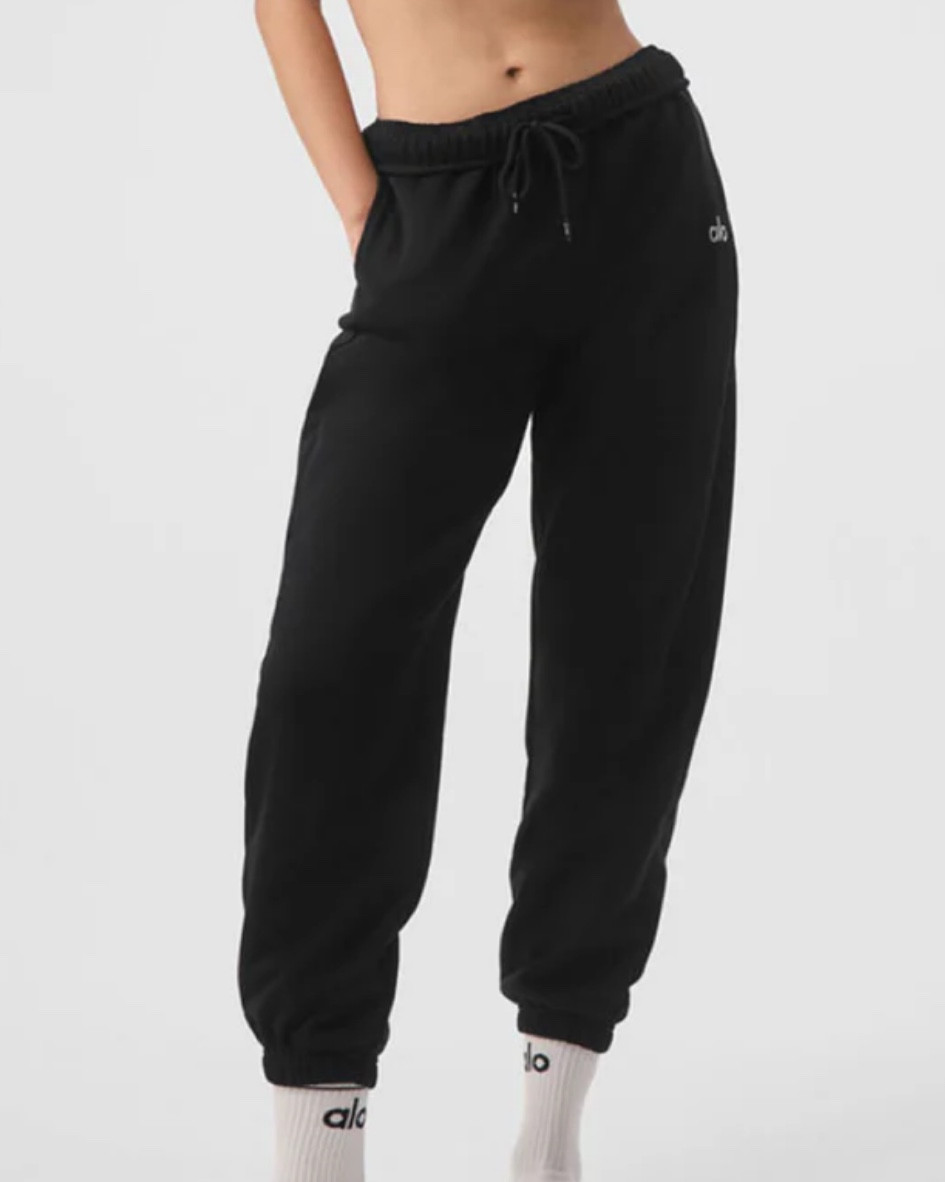 These ALO sweats are actually long enough for me and I’m 6’2…pricey but worth it😅 #tallpeople #tallgirlclothing