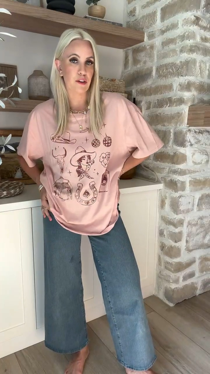 I love the contrasting colors on this tee! It would be so cute styled for a rodeo or country concert! I’m wearing a size large for a more oversized fit! 

#LTKFindsUnder100 #LTKStyleTip #LTKFindsUnder50