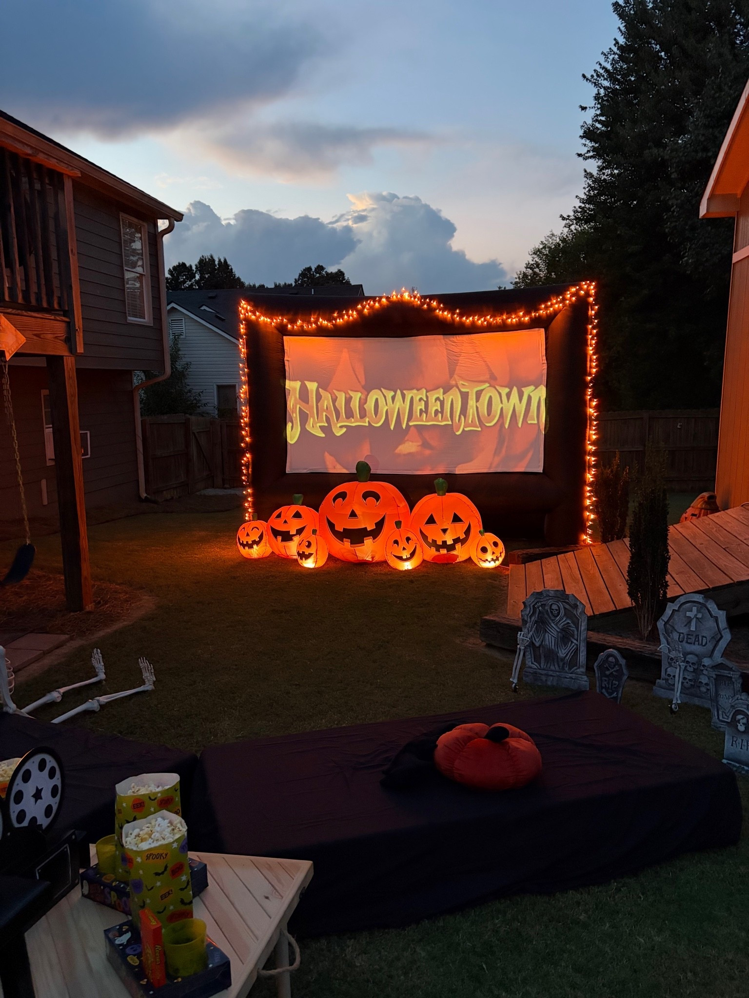 Outdoor Halloween Movie Night Set Up

Outdoor movie screen / Halloween movies / backyard movie night / outdoor projector

#LTKSeasonal #LTKHome