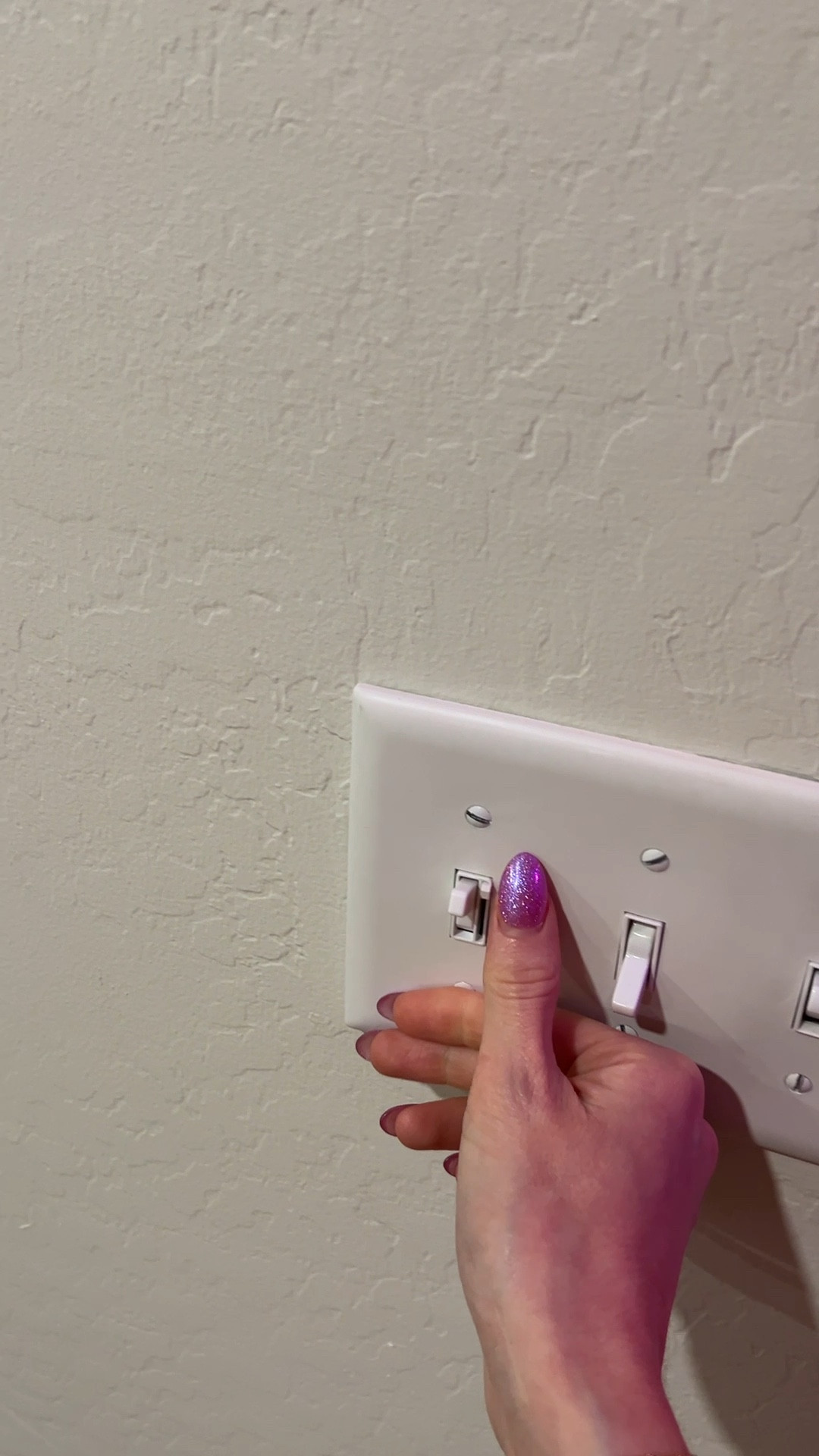 For those that have traditional toggle switches, this dimmer is perfect!! Plus there’s no need to replace your existing switch plate because it’s made to fit. 👏

#LTKfindsunder50 #LTKVideo #LTKhome