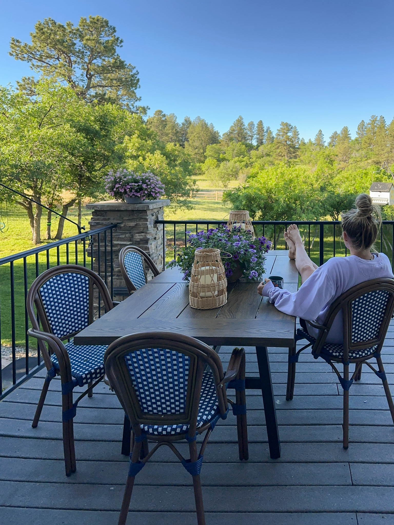 Love this outdoor dining table from @Walmart! It’s metal but looks like wood. Outdoor space, patio, summer decor, deck 

#walmartpartner 