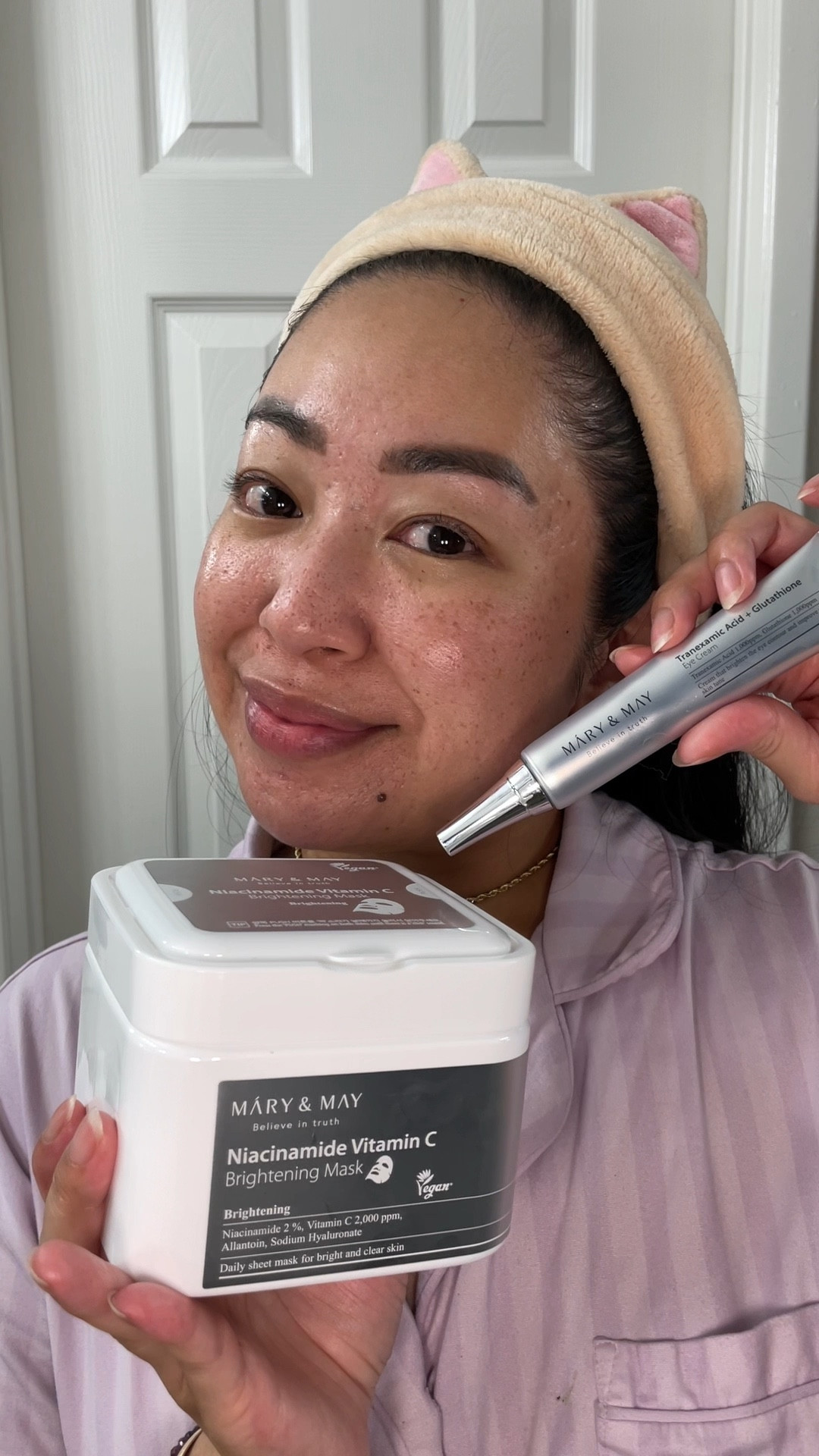 Brighten your skin with @marynmay_global 

🤍Niacinamide Vitamin C Brightening Mask: Each sheet is enriched with 2% niacinamide for sebum control and vitamin C to enhance skin luminosity and reduce dark spots.

🤍Tranexamic Acid + Glutathione Eye Cream: Tranexamic Acid + Glutathione Eye Cream. Designed to target and reduce dark circles and blemishes, this powerful formula brightens and evens out the skin tone around your eyes, ensuring a more refreshed and vibrant look within just two weeks of use.

#MaryAndMay #TranexamicEyeCream #Niacinamide #Brightening #DarkSpots 

#LTKBeauty