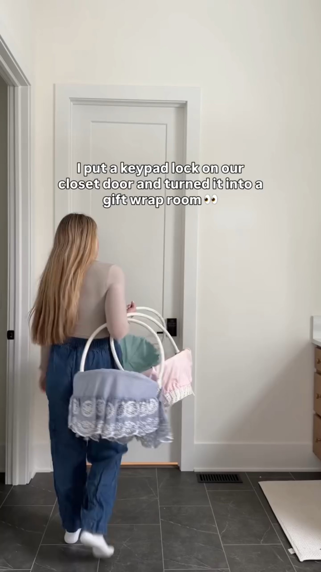 10/10 recommend adding a lock to a room and creating a gift wrap area, whether it’s for holidays, birthdays, etc 🥳🤍

tap follow for more mom hacks, home inspo and DIYs. comment a ♥️ for direct links to the lock and easter gift reccs for littles ◡̈ 

#easterbasketsforgirls #spring2026 #momhacks #girlmom #homeinspo