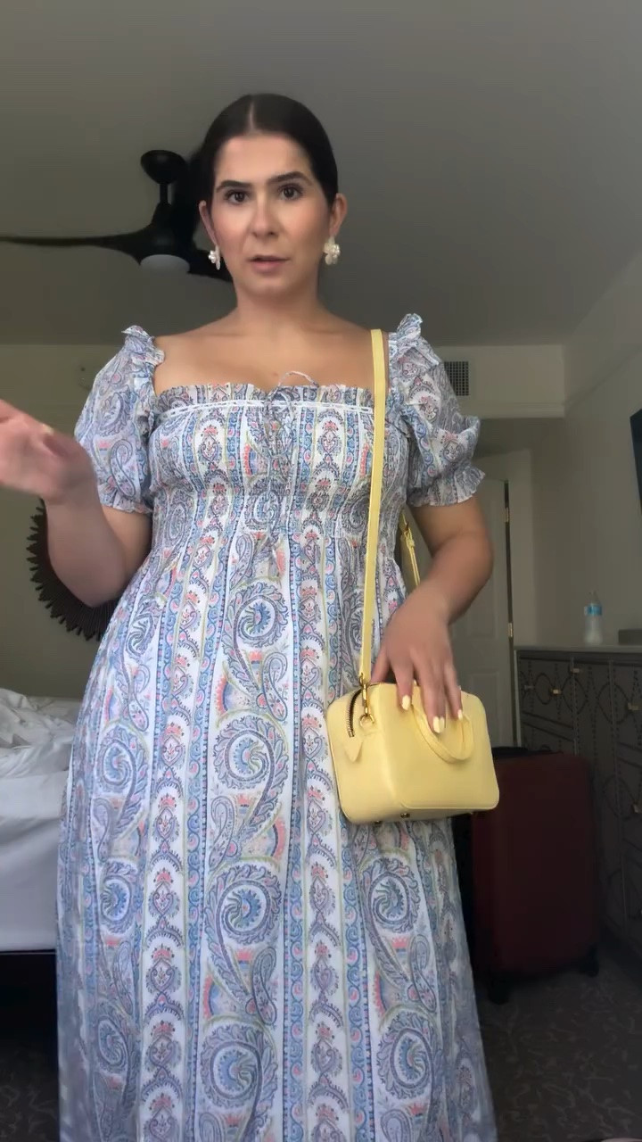 From the archives🎞️ A little pregnancy OOTD from when I was 15.5 weeks🤍 
Dress: @hillhouse (my pregnancy uniform)
Purse: @veronicabeard 
Earrings: @lisilerch 
Shoes: @palmbeachsandals 
#ootd #pregnantootd #palmbeach #hillhouse