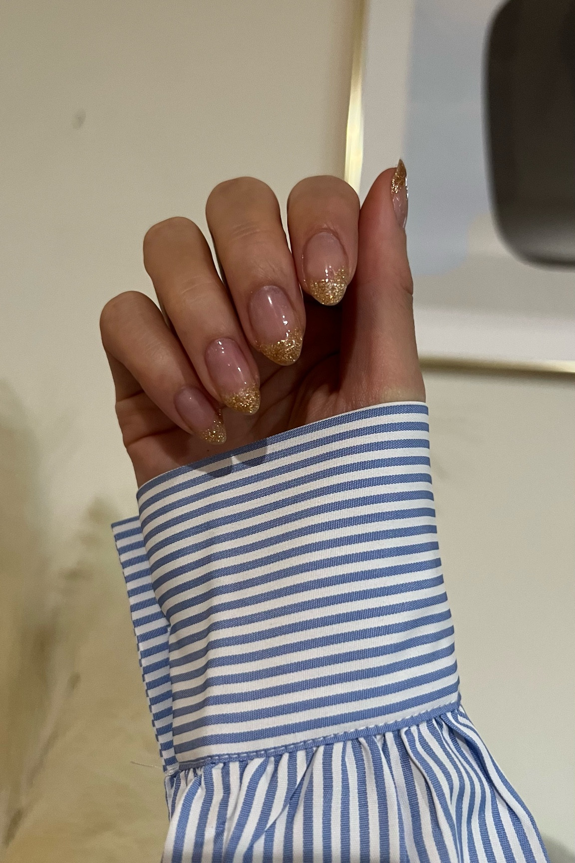 Nails of the day! Perfect for holiday parties, love this gold polish xx



#LTKU #LTKHolidaySale #LTKSeasonal