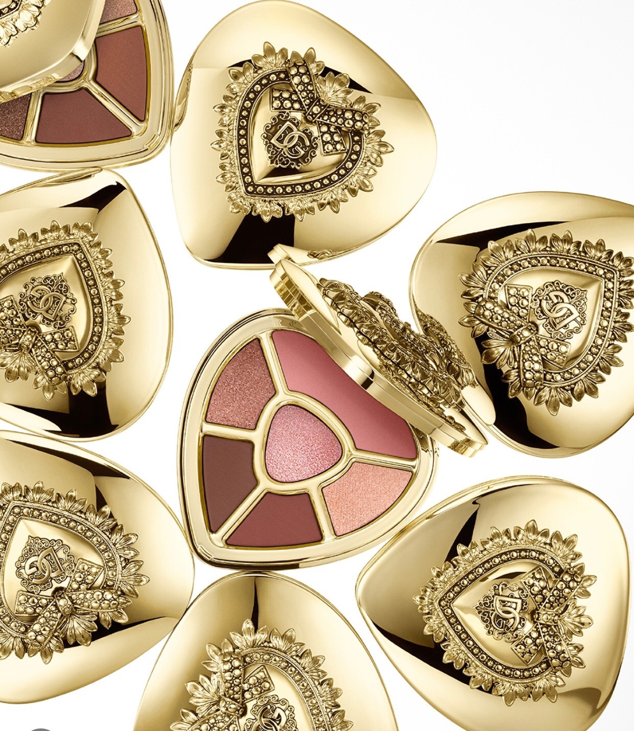 New Eyeshadow Palette from Dolce & Gabbana are here! My favorite is the Rose Goddess but they’re all stunning!

#LTKWedding #LTKFamily #LTKBeauty