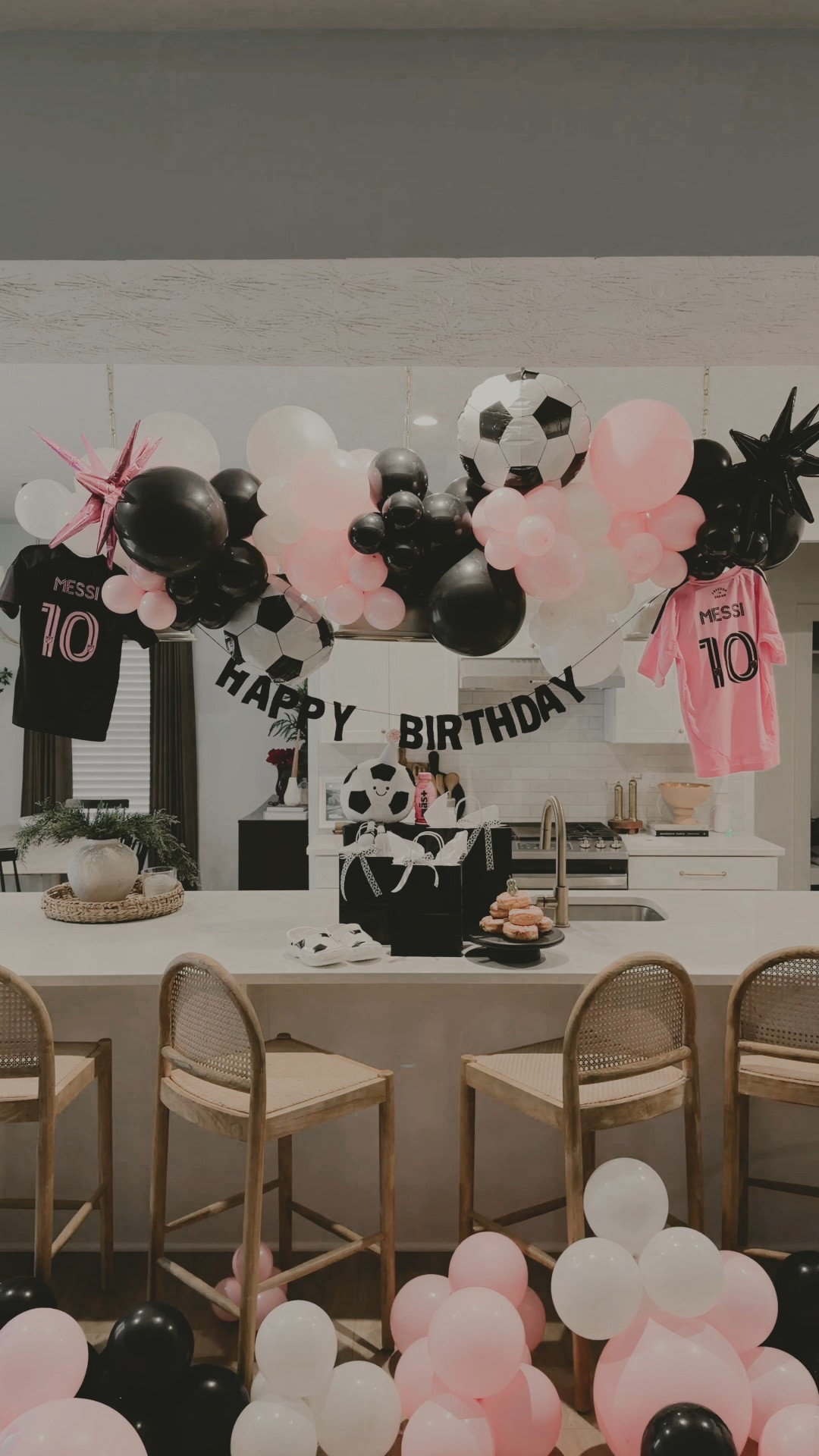 8th birthday morning set up!💖⚽️


#LTKKids #LTKHome #LTKmomlife
