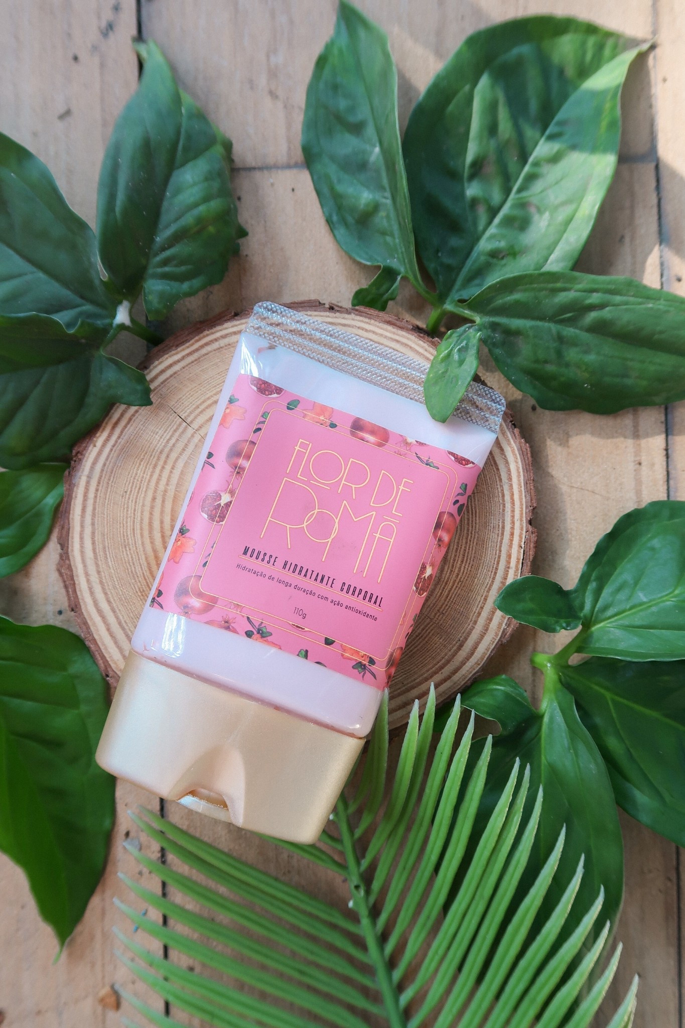 Hidratante Corporal Feito Brasil Sessão Romance

Com ativos naturais que proporcionam hidratação de longa duração, o Hidratante Corporal Sessão Romance resgata a vitalidade e elasticidade da pele, através da reparação celular. De origem 100% brasileira, apresenta efeito antioxidante, inibindo a ação dos radicais livres e combatendo os sinais do envelhecimento precoce da pele.

#LTKbeleza #LTKbrasil #LTKdicadeestilo