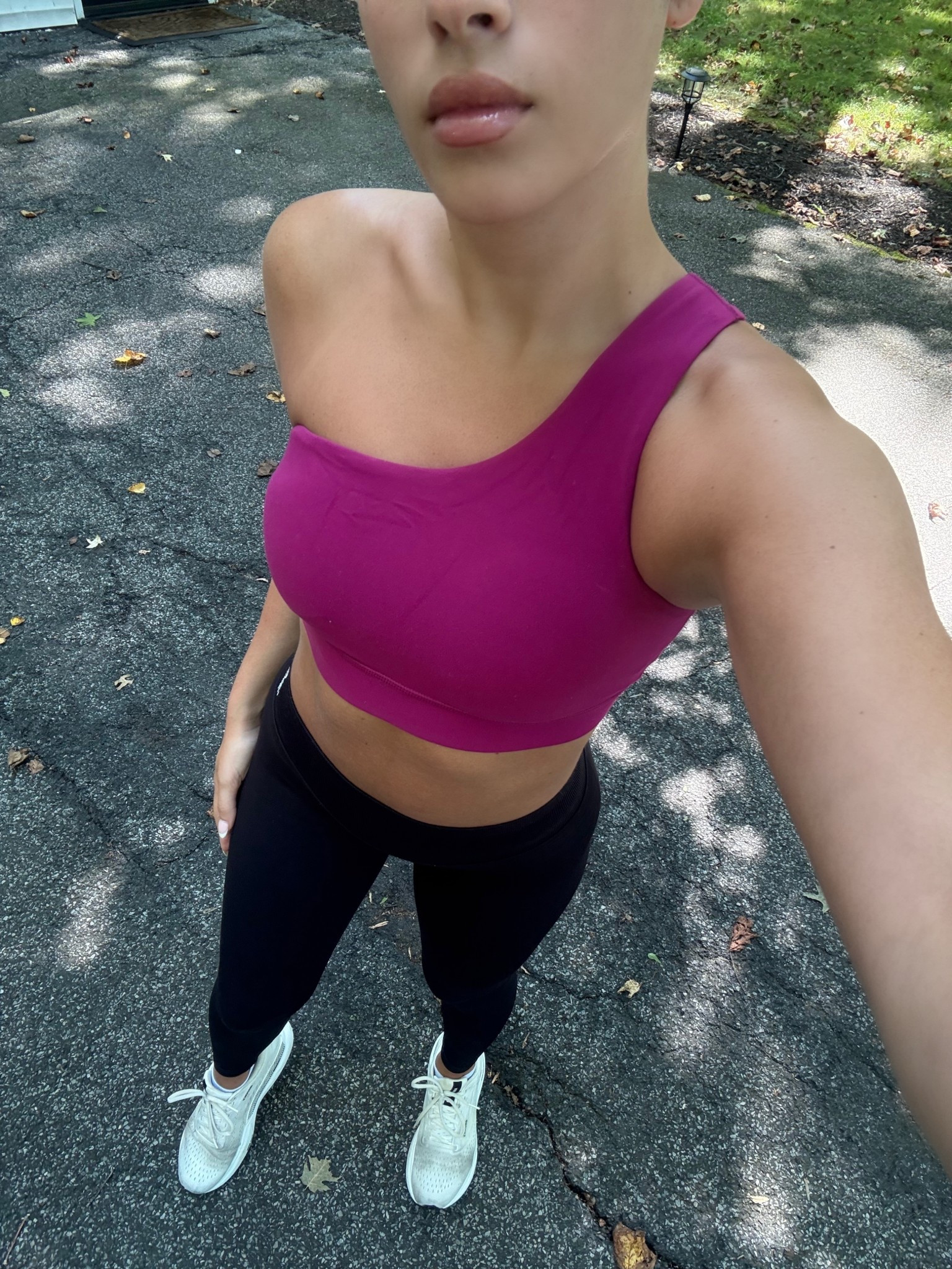 Size small top, Dfyne impact legging size small black. Amazon doesn’t have this color top anymore, so I linked similar colors 💕