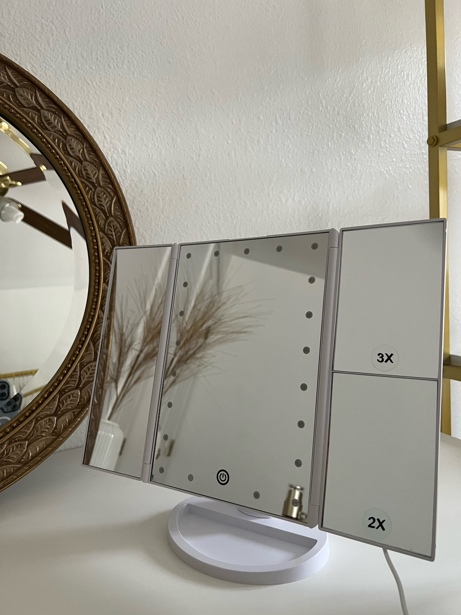 The perfect table mirror! The led lights are really bright and help you get a better look at your makeup💋




#makeup #beautyfinds #ledmirror #beautyroom

#LTKHoliday #LTKGiftGuide #LTKbeauty