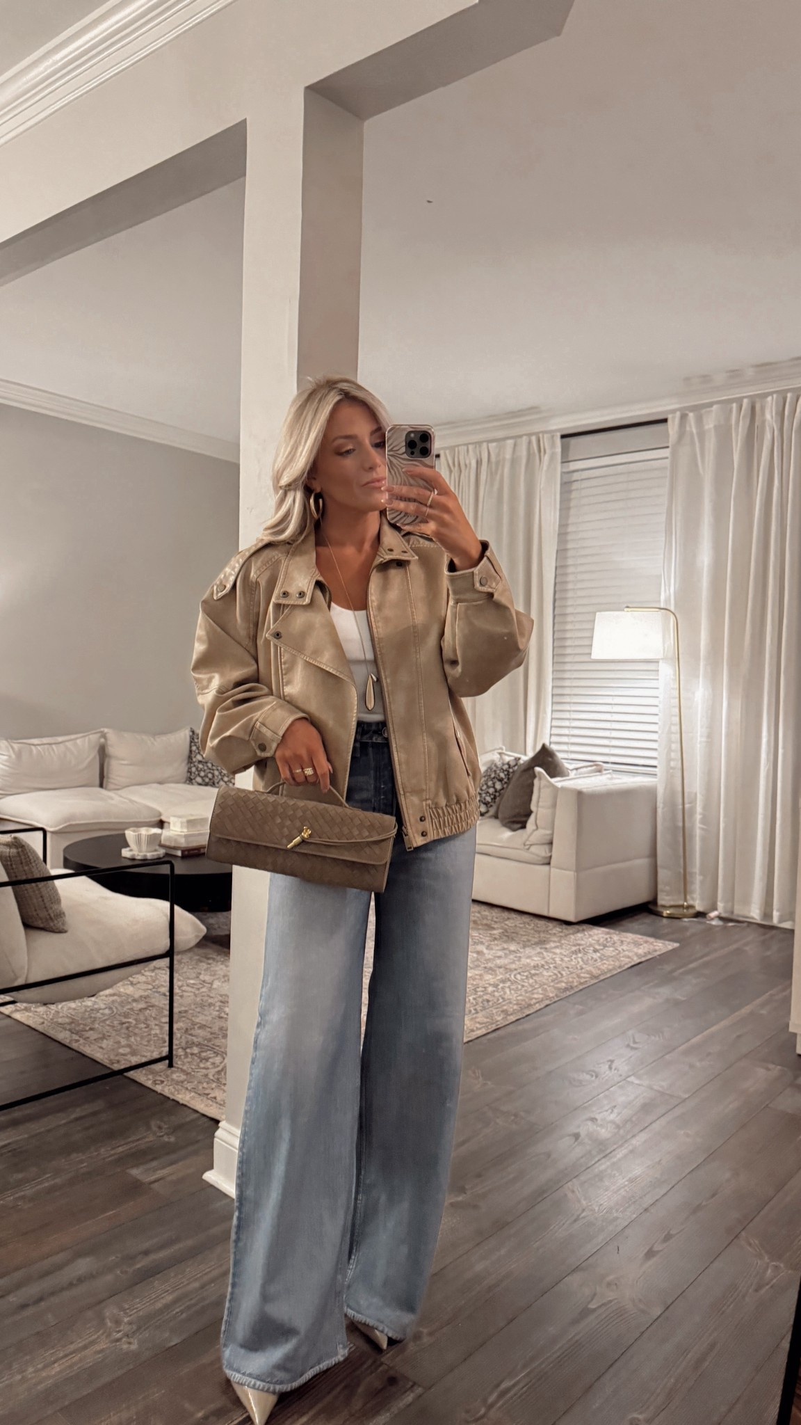 Casual date night look with the sweatpant jeans!!!!trendstrends

#LTKSeasonal #LTKspring #LTKspringtrends