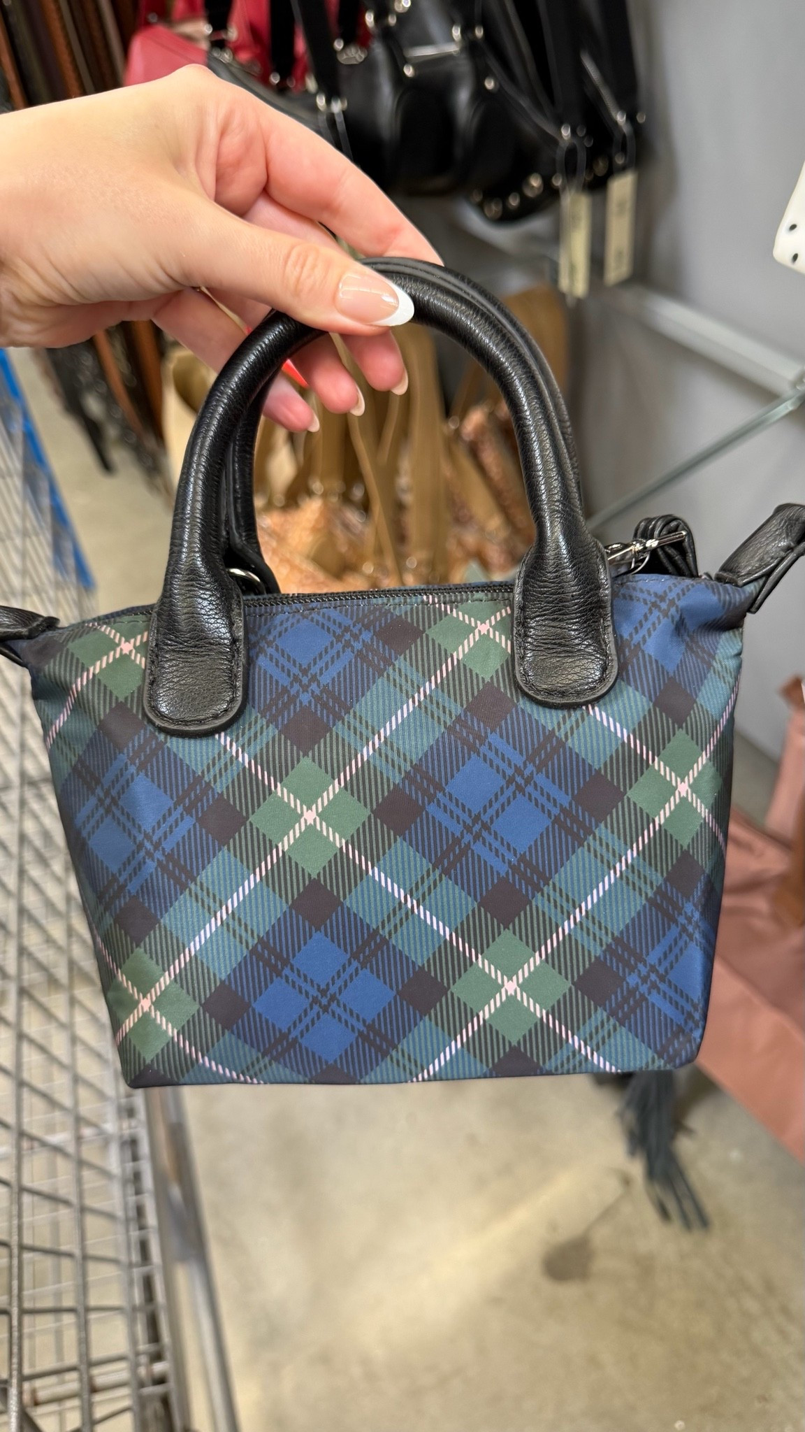 Cutie lil tartan bag at Walmart 😍 I love her for fall
Giving Longchamp vibes