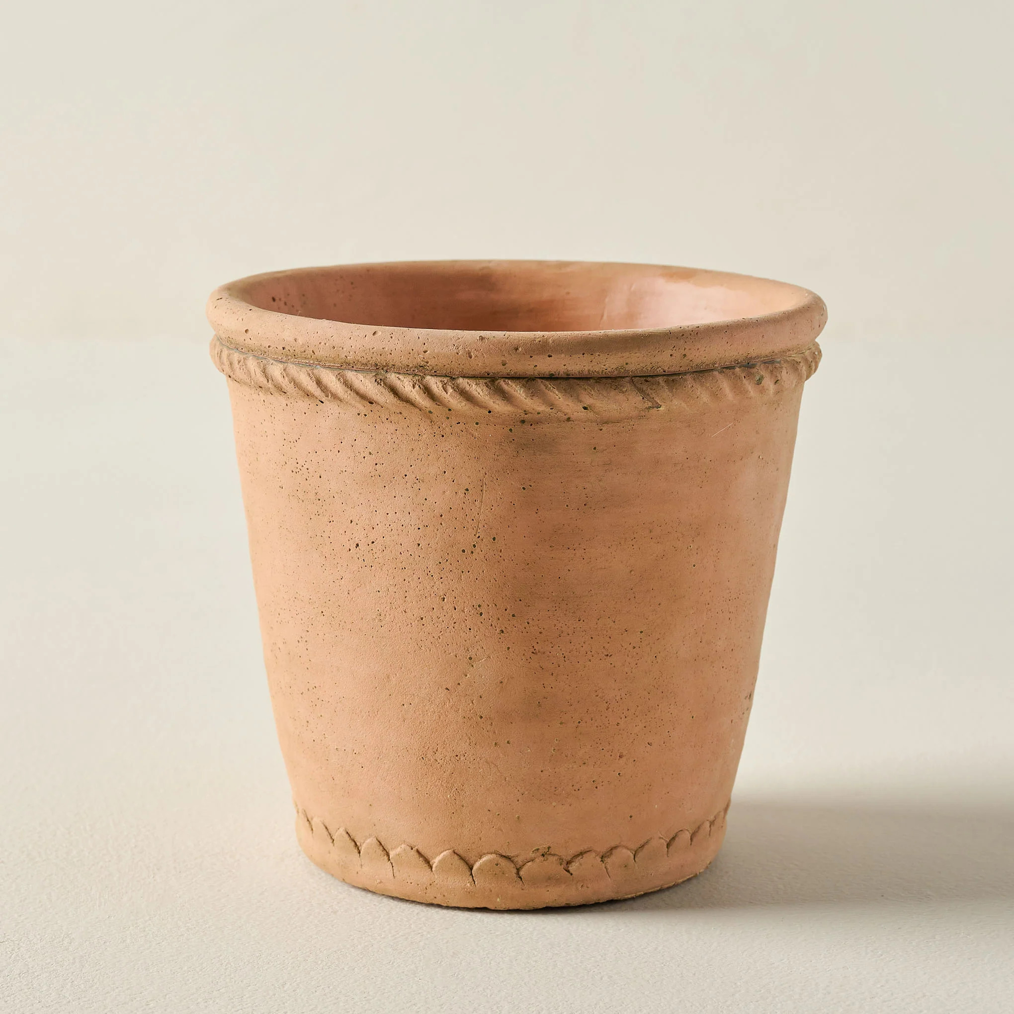 Terracotta Garden Roped Edge Pot | Magnolia