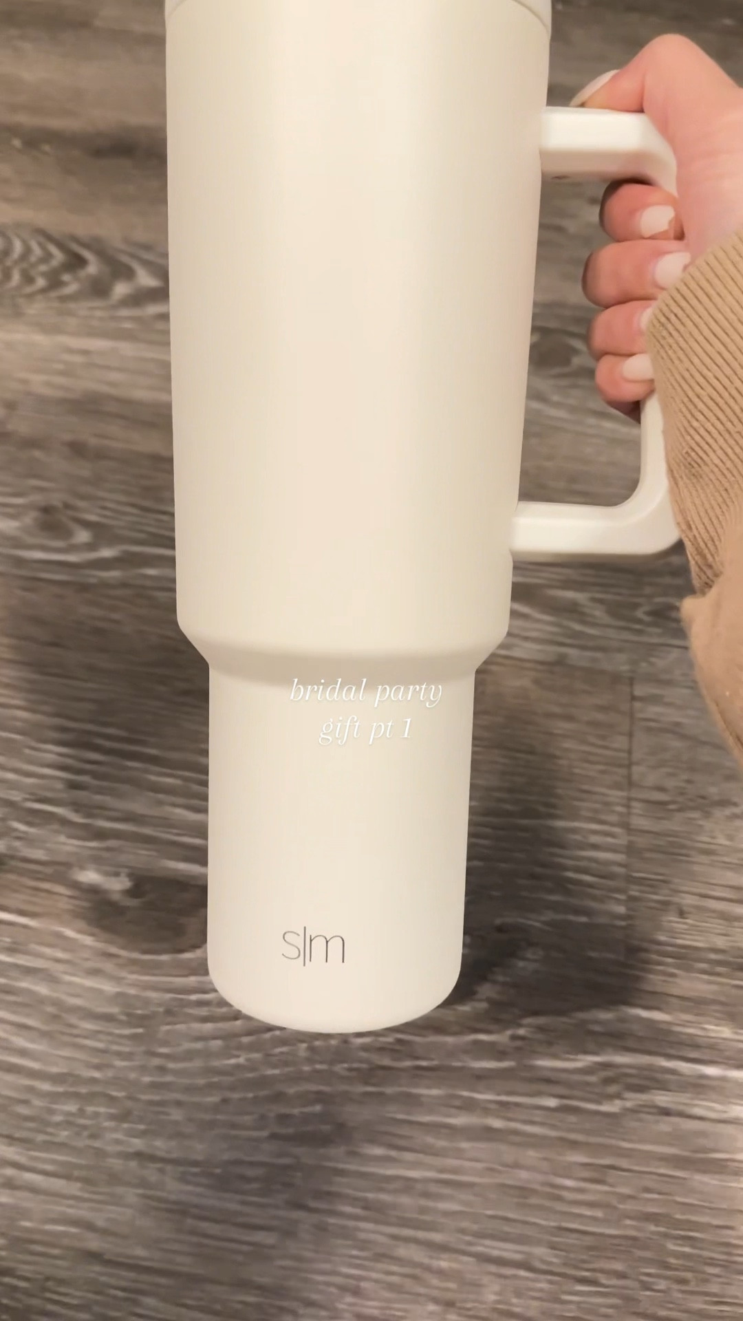 trendy water bottle 
simple modern
no leak watter bottle
40 oz 
trendy waterbottle
water bottle with handle 

#LTKFind #LTKunder50 #LTKwedding