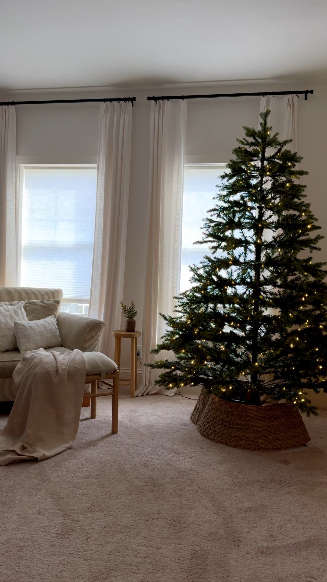 There’s just something about that King of Christmas twinkle that makes a room feel complete. The soft glow, the full branches, the way it instantly turns everyday corners into holiday moments—it’s the kind of magic you don’t have to work hard for. Just plug it in, fluff the branches, and let the twinkle do the rest. ✨

#kingofchristmas #holidaydecor #christmastreeinspo #festivehome #cozyseason #homedecorideas #holidaystyle #decorlove

#LTKdayinmylife #LTKSeasonal #LTKHoliday