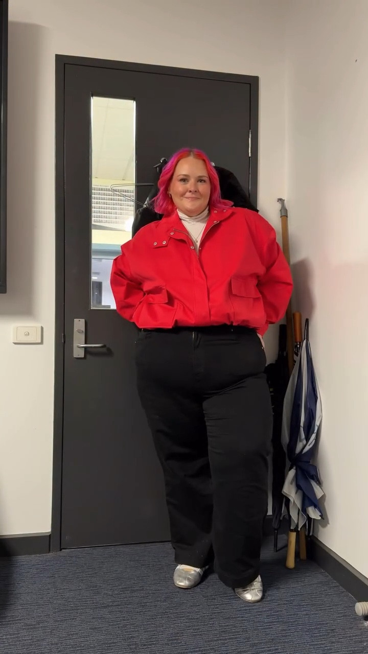 Be real, is this giving 90’s ski instructor with the skivvy?

#workootd #winterootd #plussizefashion #plussizestyle #plussizeblogger