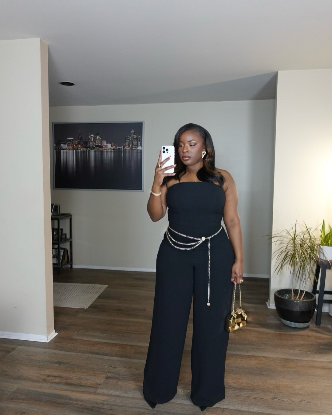 Day 2 of date night looks ♥️✨

I got this jumpsuit from @target last summer and I love how versatile it is. I paired this with this gold chain belt and gold clutch from @amazon. Entire outfit inspired by this #franfine look 😍
•
•
•
•
•
•
#curvyfashion #midsizefashion #outfitinspo #valentinesdayoutfit #blackgirlfashion #detroitinfluencer #winterfashion #targetstyle #mytargetstyle #amazonfinds #datenightoutfitideas @amazonfashion @targetstyle