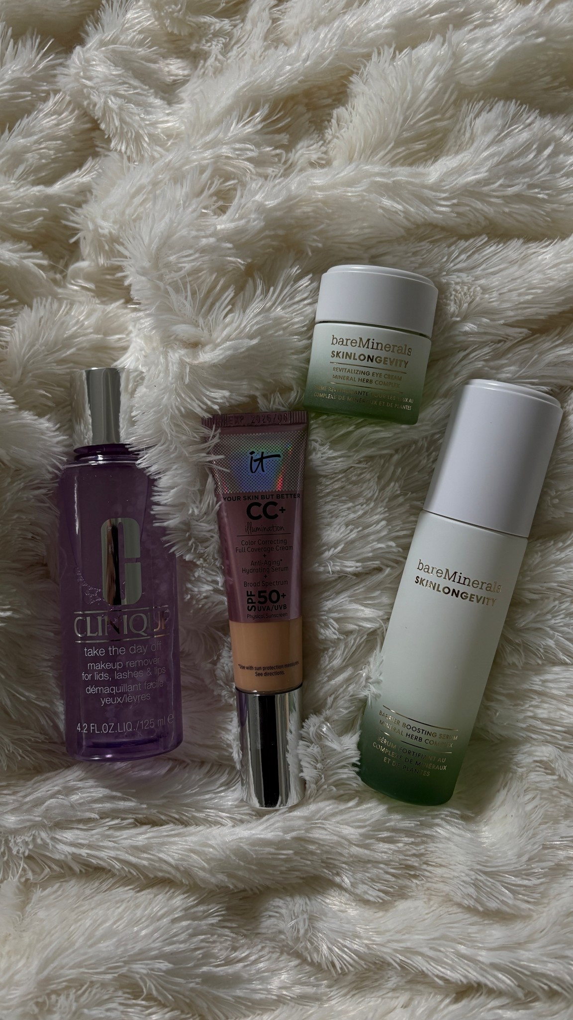 Ulta Shop! 

Love love the CC cream from It cosmetics. 
The Clinique take off the day is great for getting your eye make
Up off  

#ltkbeauty 