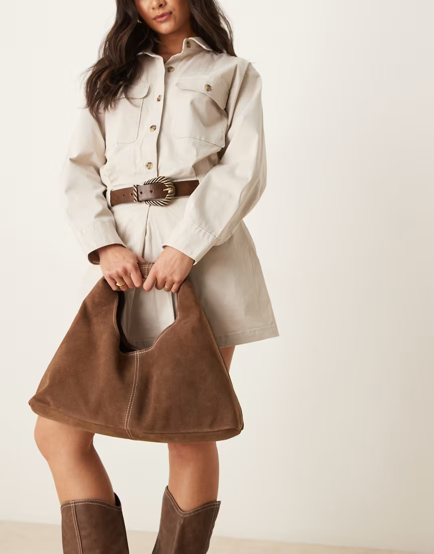 ASOS DESIGN – Weiche, mittelgroße Schultertasche aus Wildleder in Mokka-Braun | ASOS (Global)