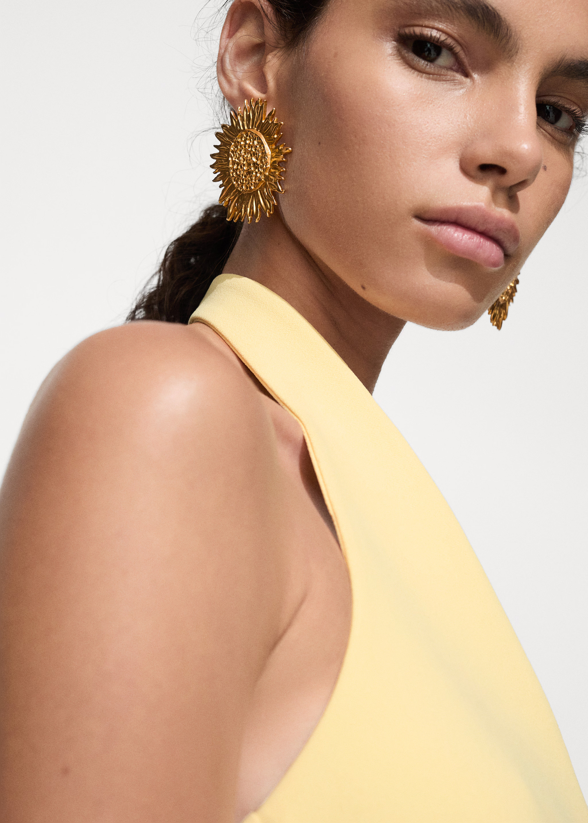 Halter-neck vest with buttons | MANGO (US)