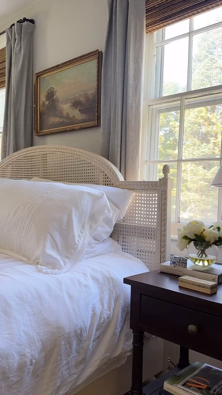 I still can't get over how much I love them 😍
Sometimes it's the simplest changes that make all the difference. #vintagearmoire  #bedroomstyling #alittlepaintgoesalongway #loveyourhome #creativestyling #europeanantiques #vintageeuropeanfurniture #armoirestyle