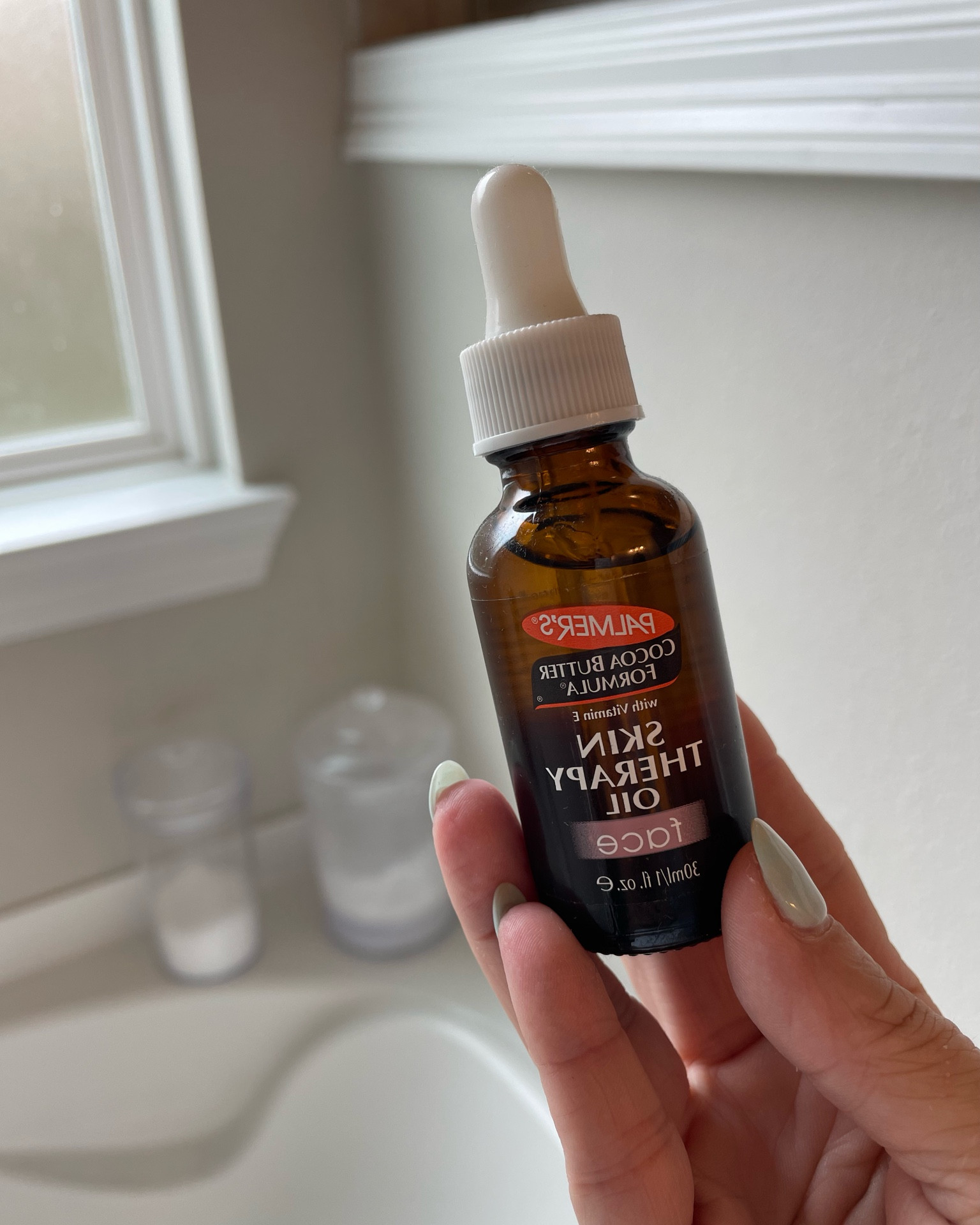 I’ve been adding this to my body lotion lately and it really helps with the summertime dryness!
#bodyoil #dryskin #skincare 