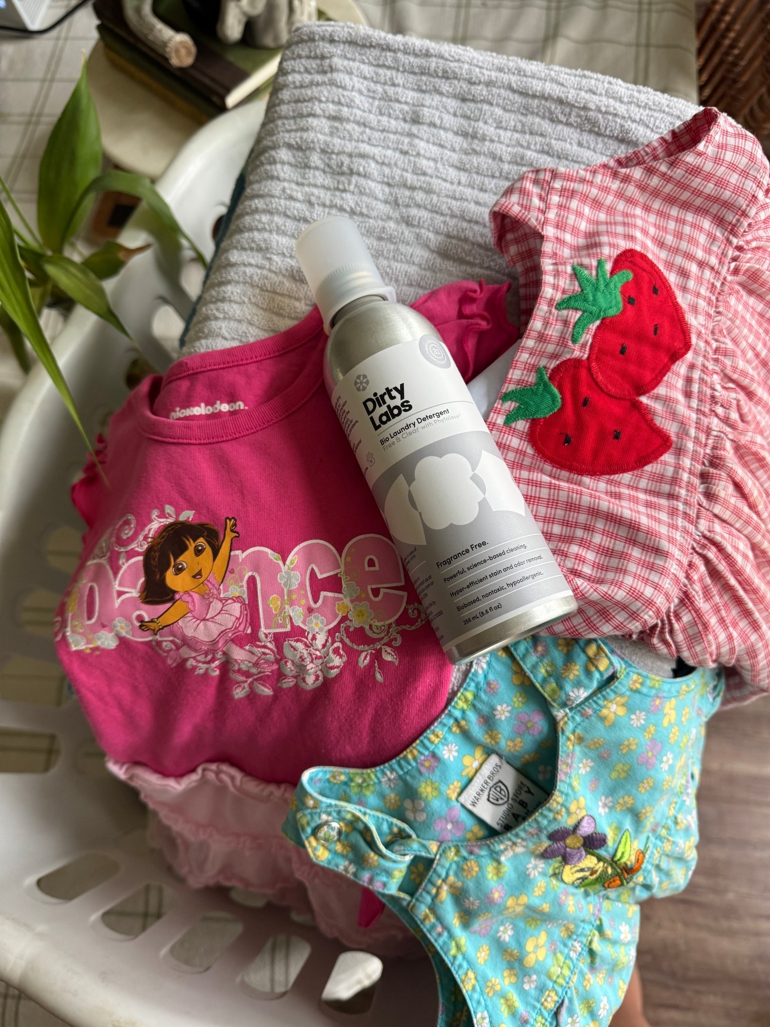 Curious how I clean all my thrifted gems? 🧼 My secret weapon = @dirty_labs 🧺 Non-toxic, hypoallergenic, and gentle enough for vintage finds but tough enough to get everything fresh + clean.
#ThriftCare #VintageLaundry #DirtyLabs #ThriftWithMe #MomLifeFinds #ThriftTips #LaundryDay