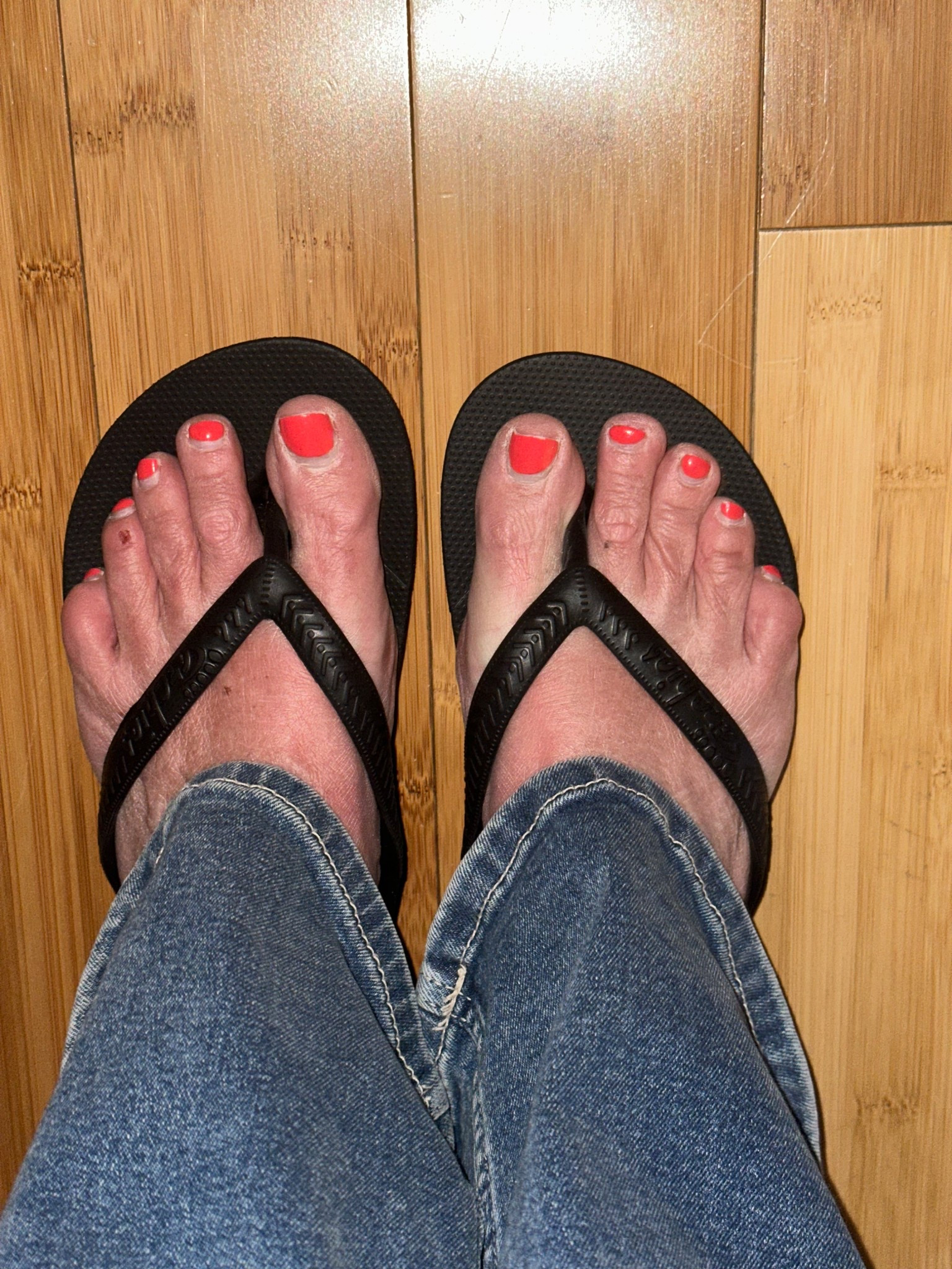 Archie’s arch support flip flops finally arrived !   I am looking so forward to wearing these .  They slip on with ease , the foot strap can be stretched to fit if it is too tight- no toe grabbing .   They come in many beautiful colors .  Real arch support .  Elevated heel. Lightweight.  Specialized material molds to your feet .  No breaks or blow outs ! 
I will wear these all summer long at boat . 
You can find dupes on Amazon but I suggest you buy from the “Archie” site !  
Delivery was quick and efficient .  
You will want more than one pair with all the beautiful colors ! 

Flipflop @archie

#practical
#flipflop
#summershoe
#archsupport
#colorsofrainbow
#moldstofeet
#lightweight