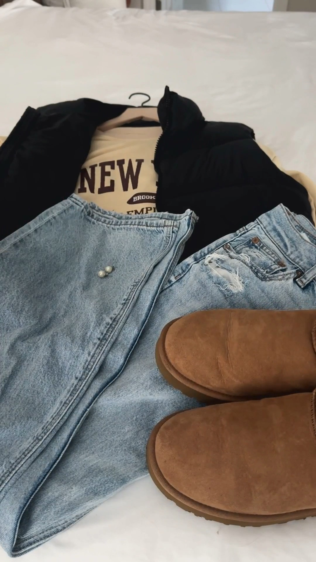 This combo has me in my cozy girl era 🤎 vintage denim, easy layers, and my Uggs that basically live on my feet all season 🍂✨ 

#FallOutfitInspo #OOTD #ComfyChic #UggSeason #FallVibes #EverydayStyle

#LTKSeasonal #LTKShoeCrush #LTKSaleAlert