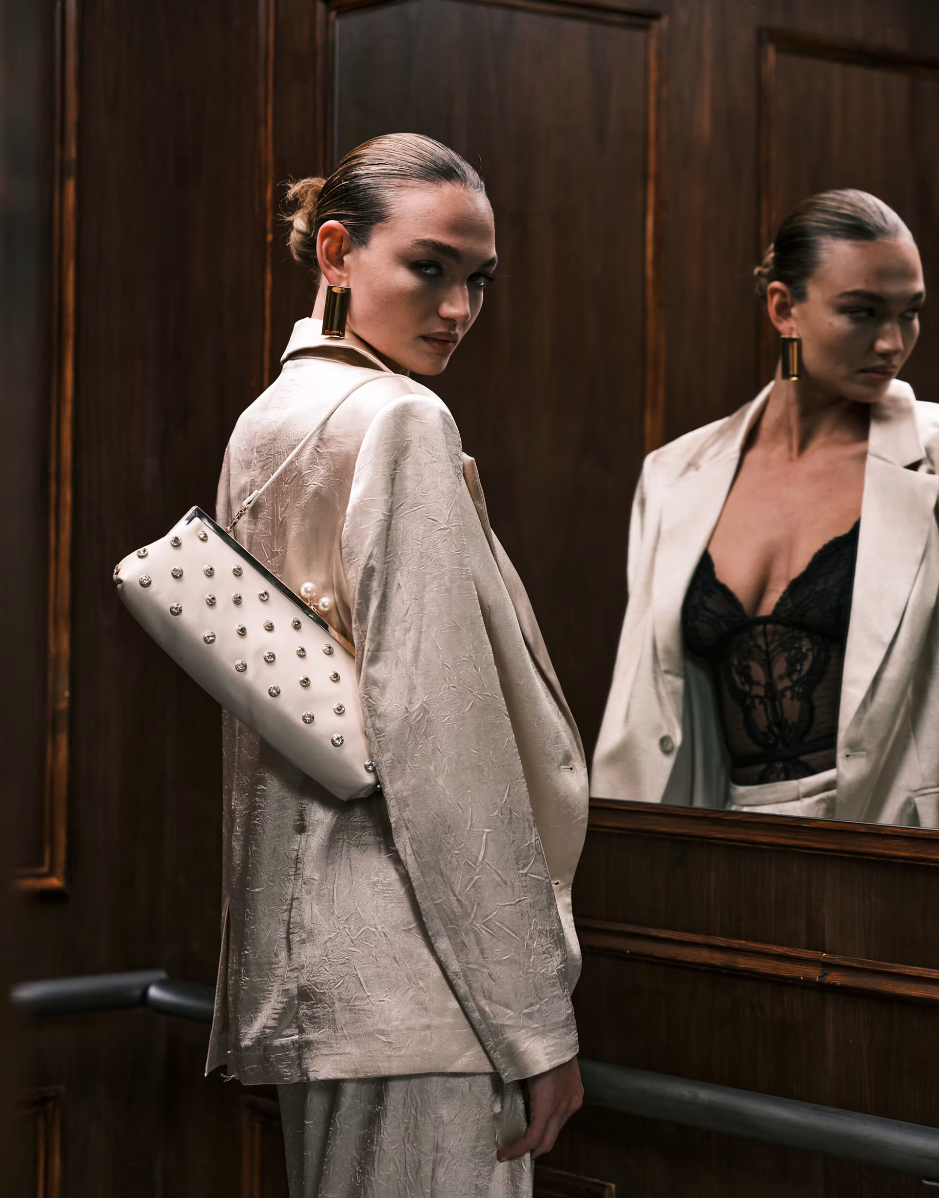 ASOS DESIGN – Clutch in Creme mit länglichem Rahmen und Strassnieten | ASOS (Global)