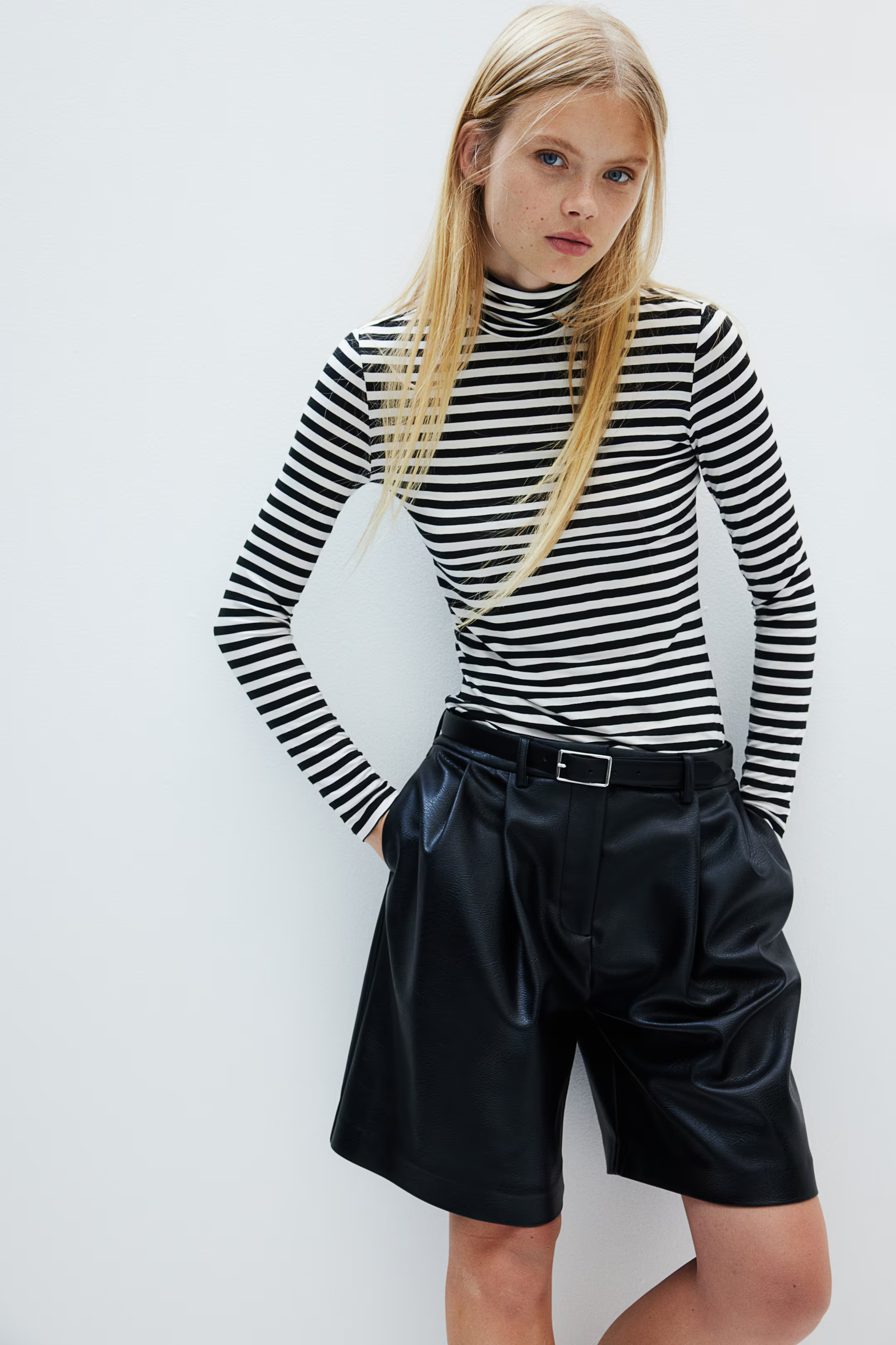 Turtleneck Top - Black/white striped - Ladies | H&M US | H&M (US + CA)