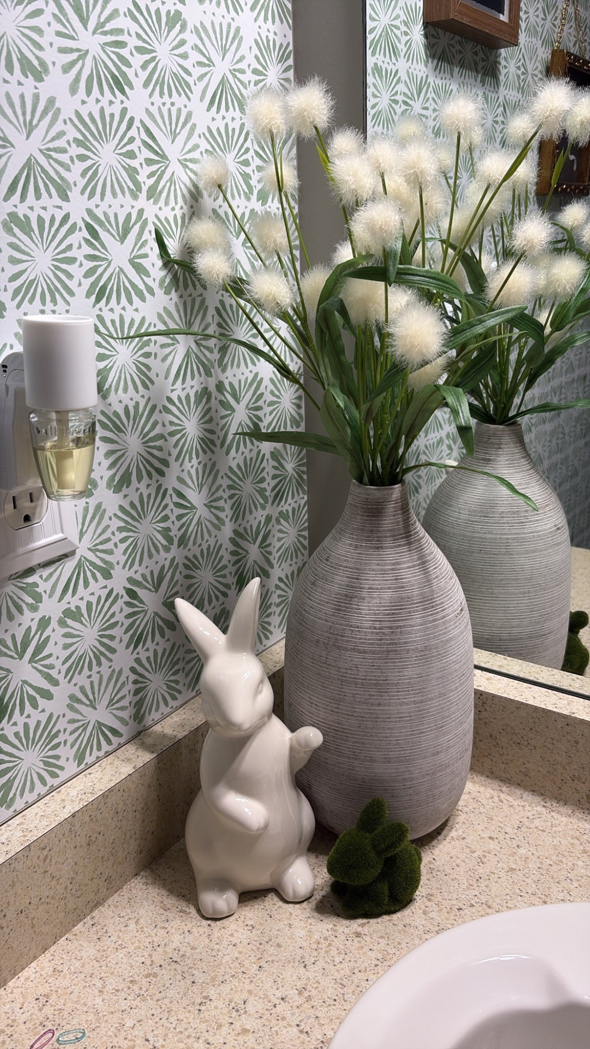 Neutral spring florals from Target, $3 a stem! And they actually look nice, not too cheap at all!



#LTKStyleTip #LTKHome #LTKSeasonal