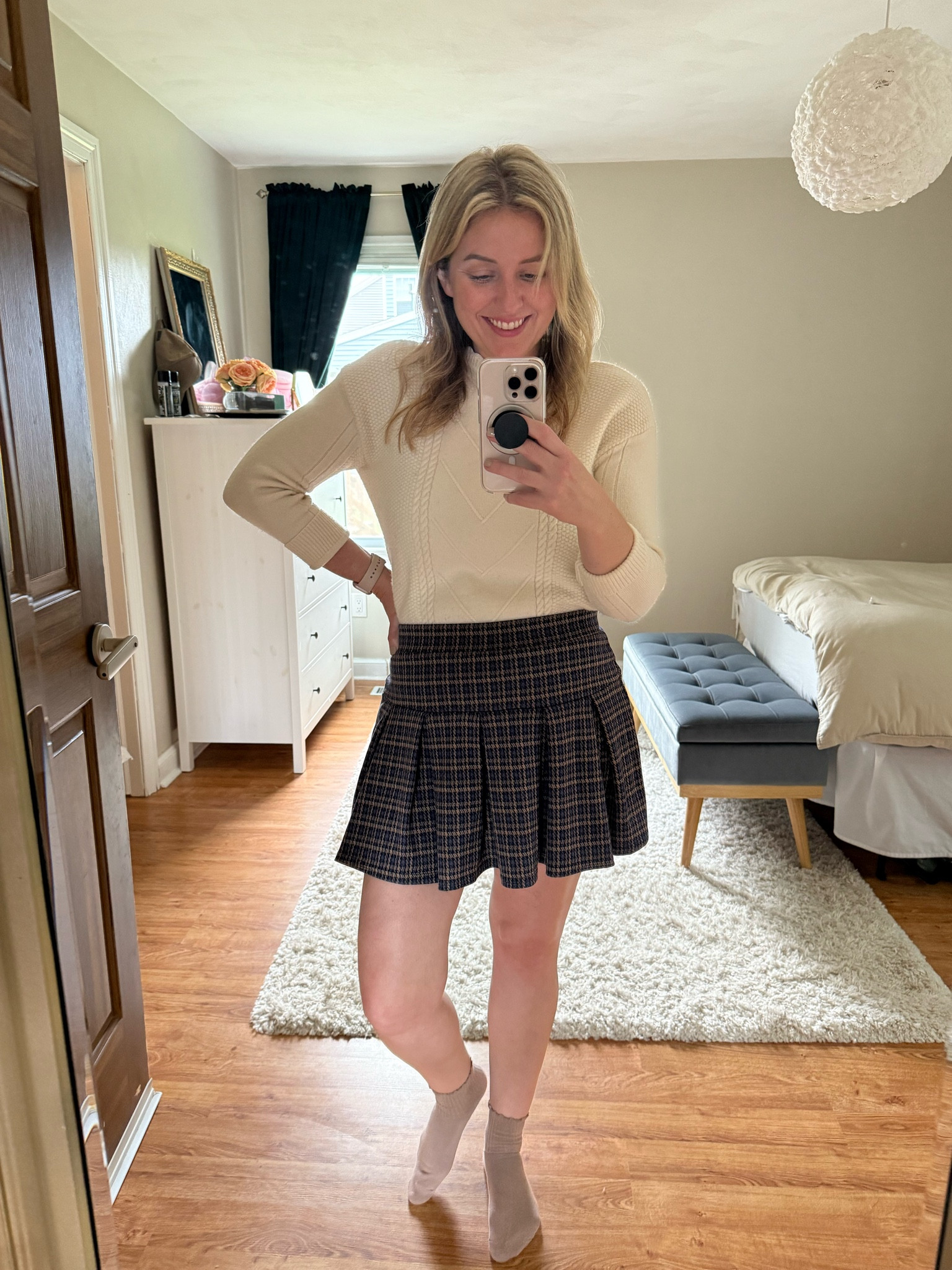 The most amazing knit pleated plaid skort from American Eagle, wearing size m 