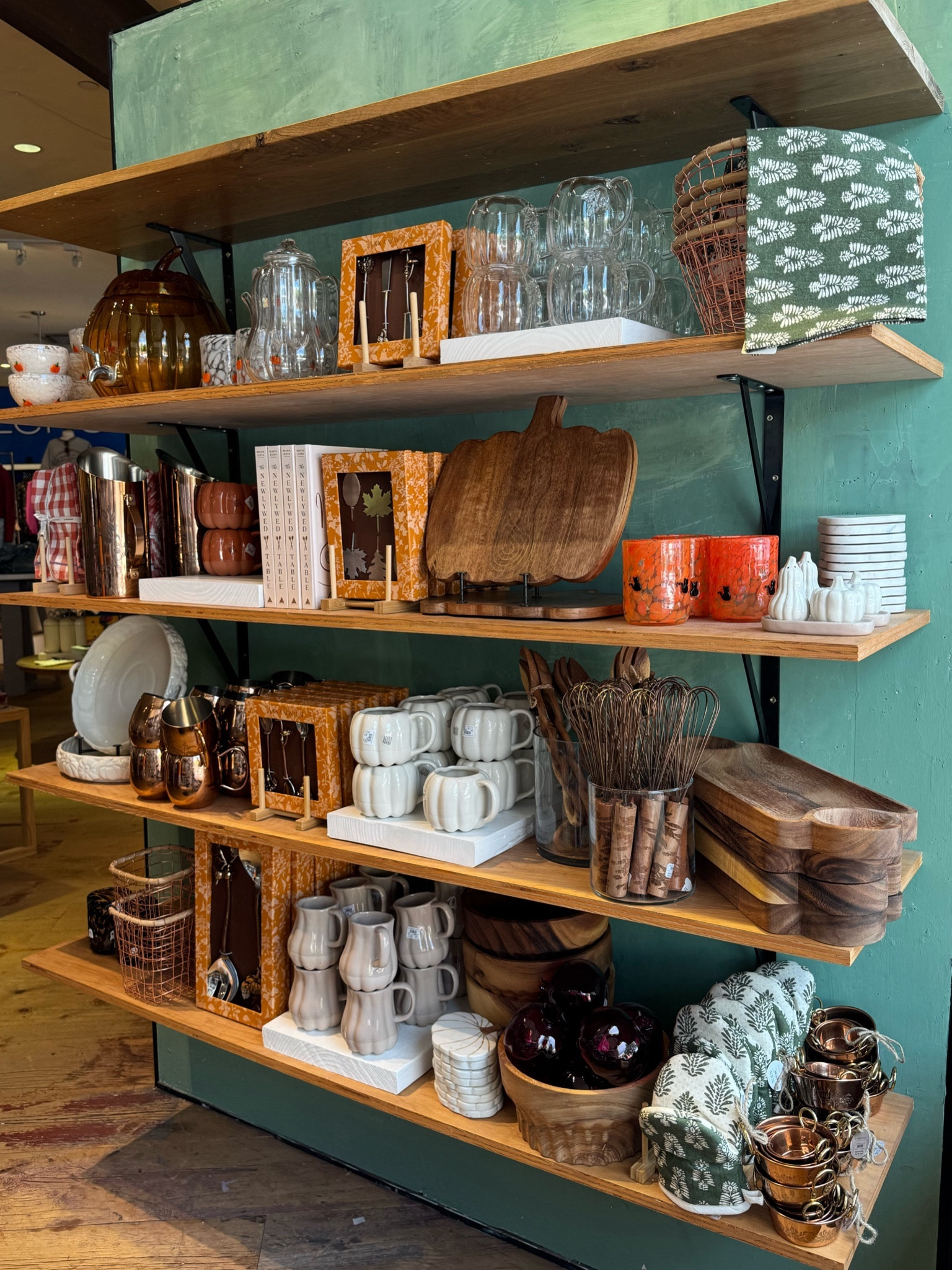 Anthropology home fall Halloween Thanksgiving decor mugs, kitchen towels, serving platters and more 

#LTKSeasonal #LTKParties #LTKHome