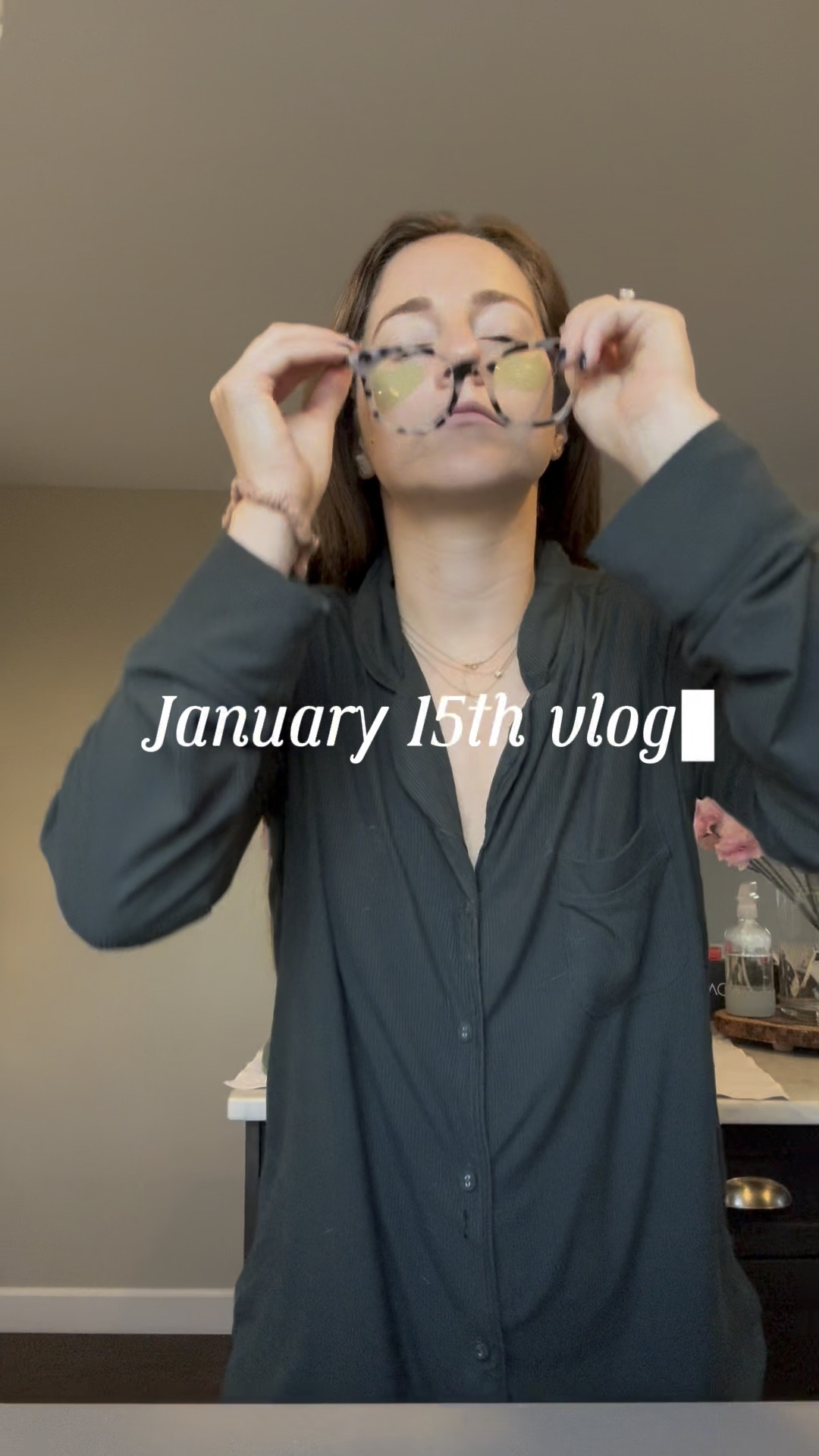 Todays vlog!!! 

In common code - LAURENROSE
divi code - LAUREN15
Colleen Rothschild code - LAURENROSE20

Size small in pajamas 
Size 6 in sports bra & leggings 
True size in sneakers
Size small in sweater 
True size in jeans
True size in clogs 


#LTKWatchNow #LTKFindsUnder100 #LTKFindsUnder50