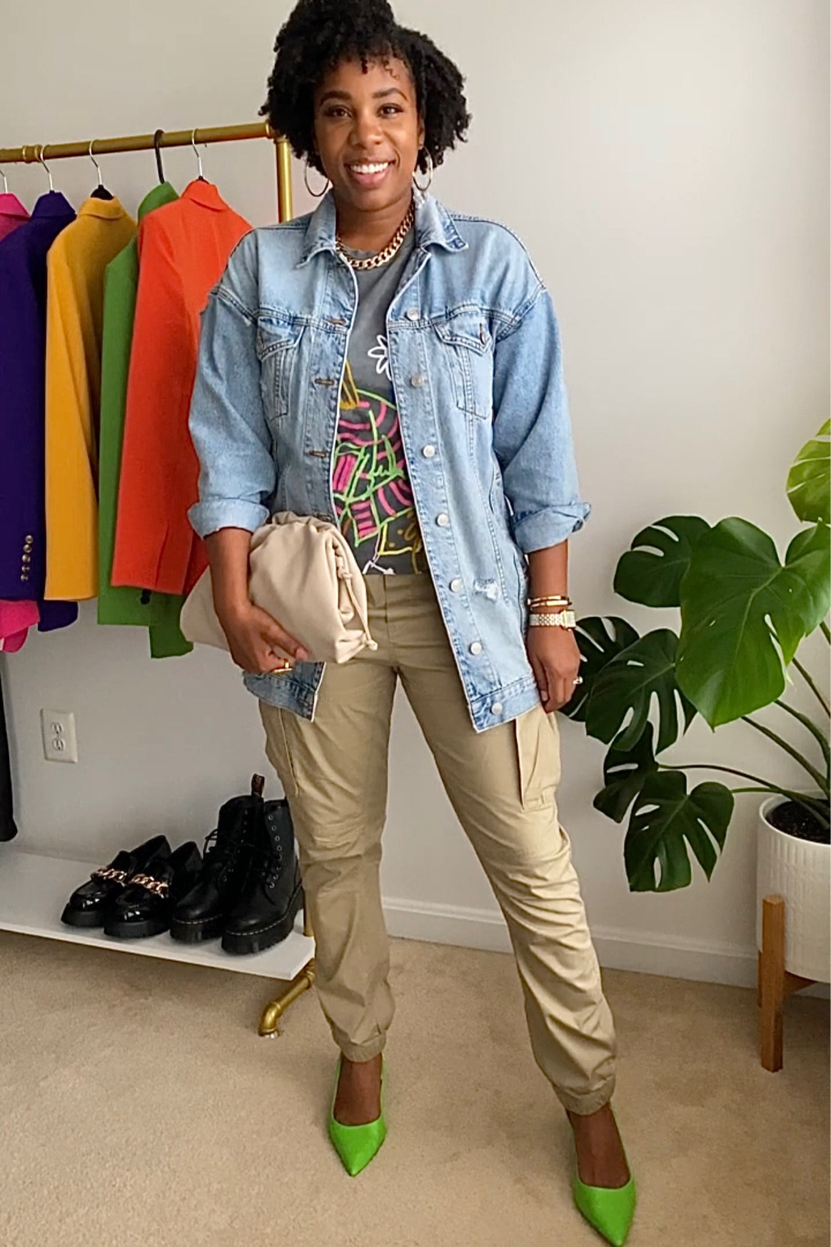 Styling cargo pants with a graphic tee, denim jacket and heels! 💚

#LTKunder100 #LTKstyletip #LTKunder50