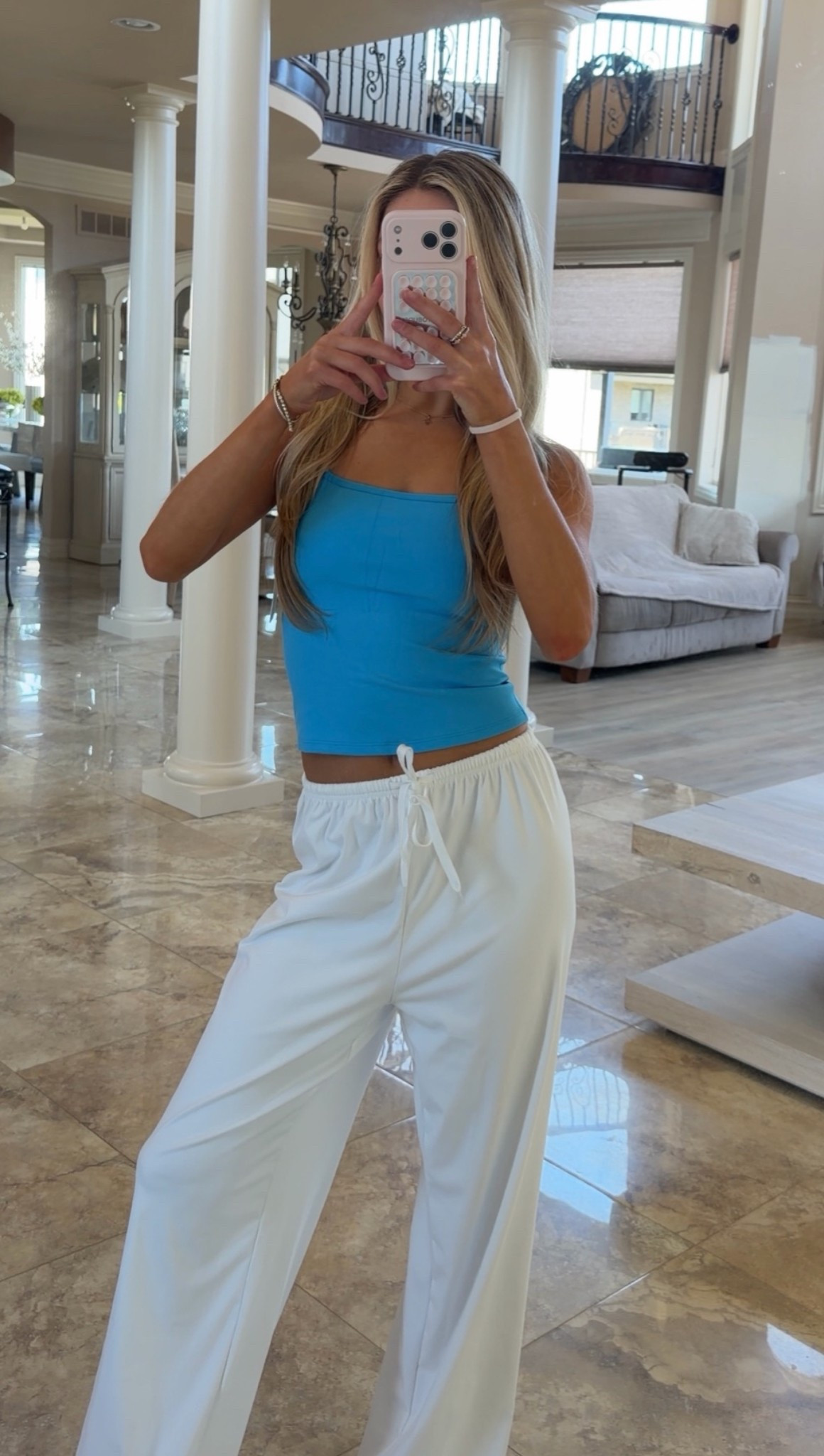 Amazon basics >> 

Amazon summer finds, Amazon fashion, Amazon Summer fashion, blue workout tank, blue tank top, white pants, white sweatpants

#LTKootd #LTKgrwm