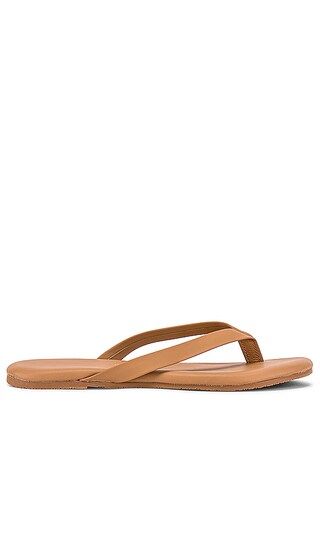 The Boyfriend Sandal in Pout | Revolve Clothing (Global)