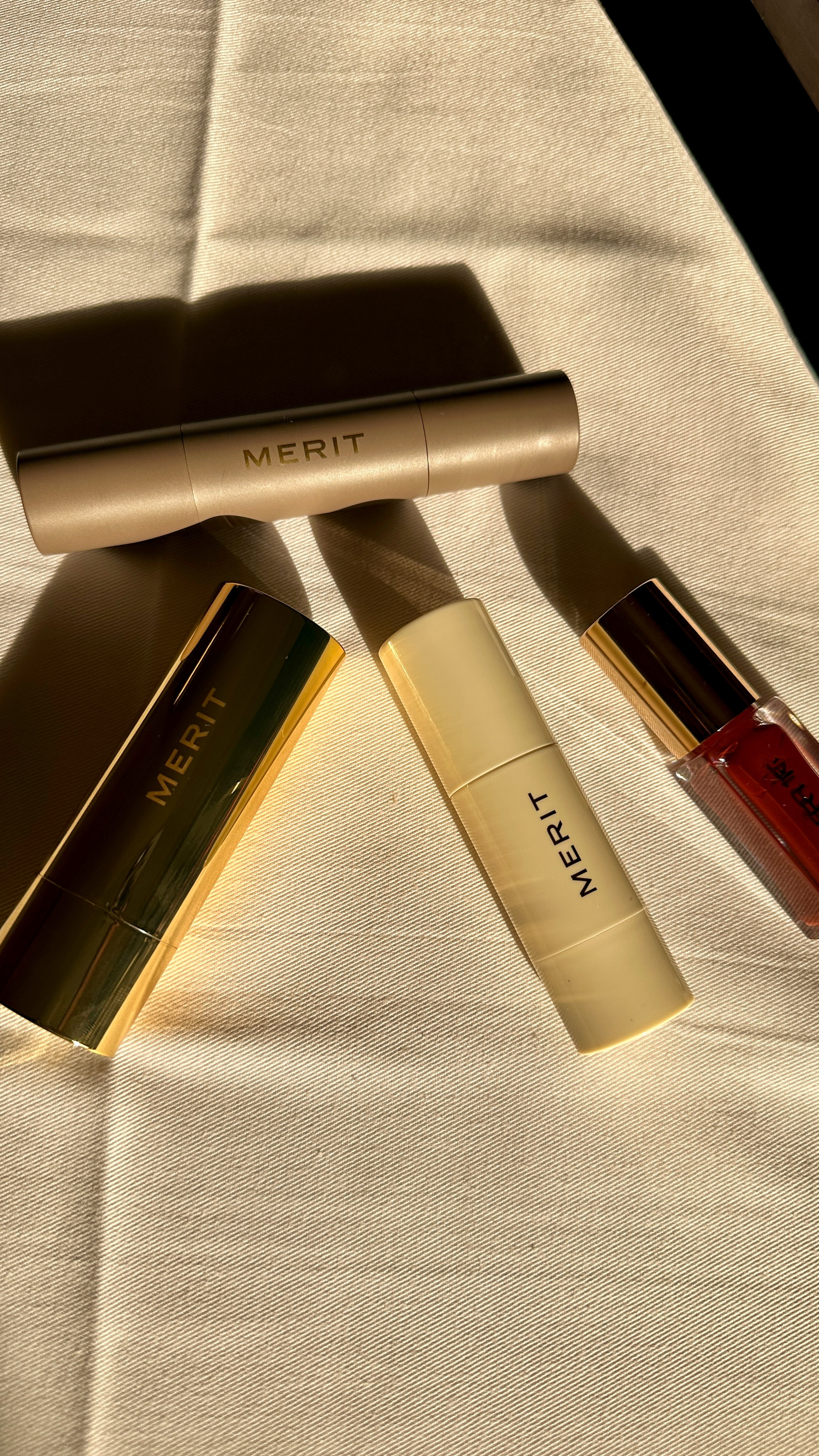Summer makeup, minimal makeup, summer glow makeup, merit beauty, natural makeup