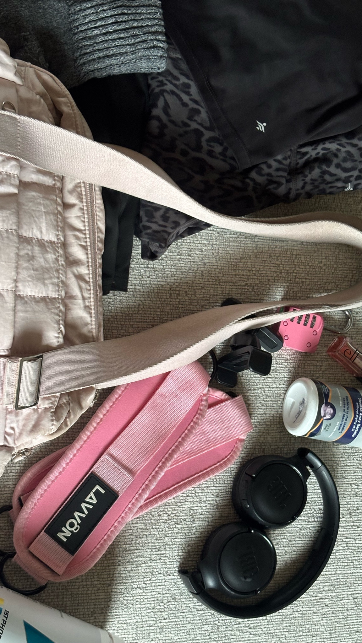 my gym essentials, and yes the lip gloss is mandatory 💋



#LTKActive #LTKMidsize #LTKdayinmylife