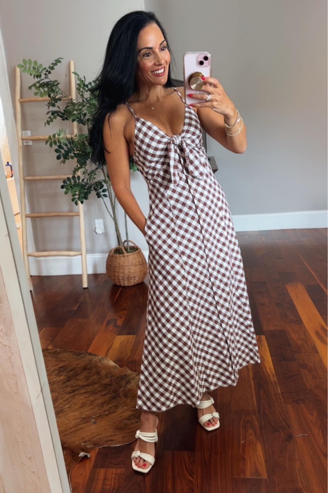 Target gingham dress on sale for $24.50!!
Spend $35 for free shipping 


#LTKootd #LTKSaleAlert #LTKSeasonal