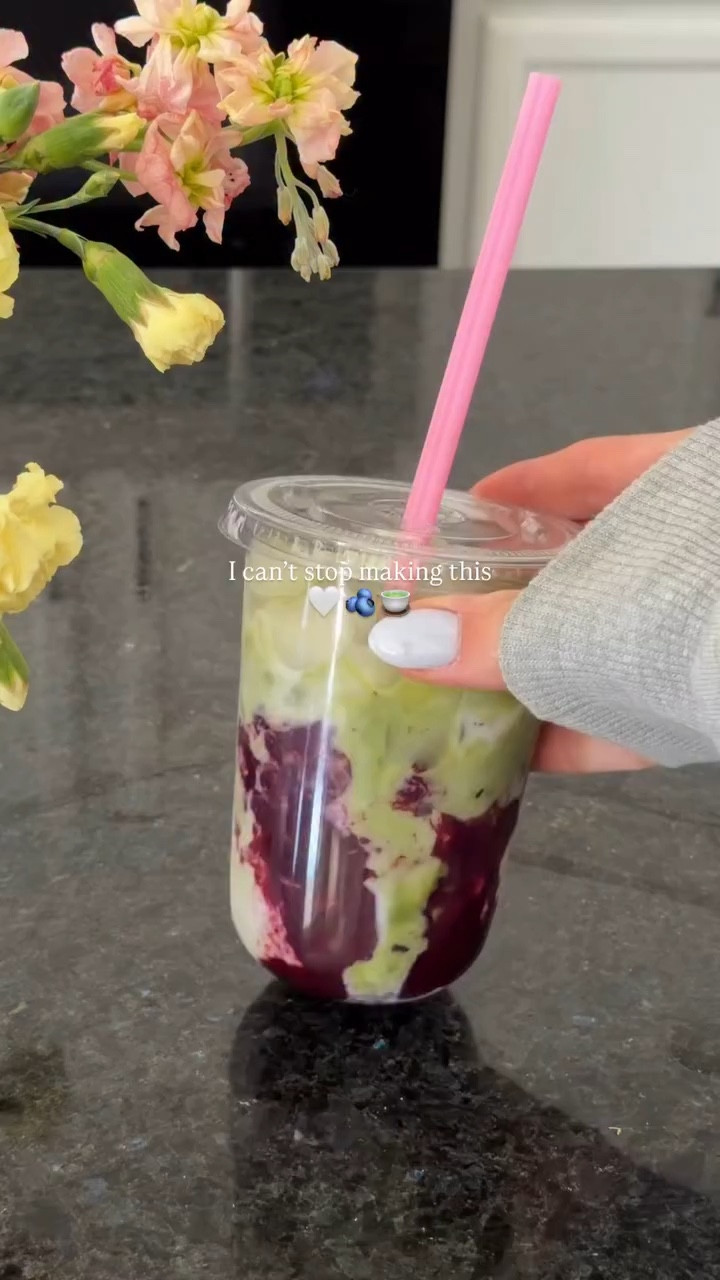 I can’t stop making this blueberry matcha latte lately. 🫐✨🍵 Comment RECIPE if you want me to give you the details on my batch homemade blueberry sauce. 💙

Which one are you lately… coffee or matcha?? ✨ #matchalatte #morningroutineideas #drinkideas #springrecipes #strawberrymatcha