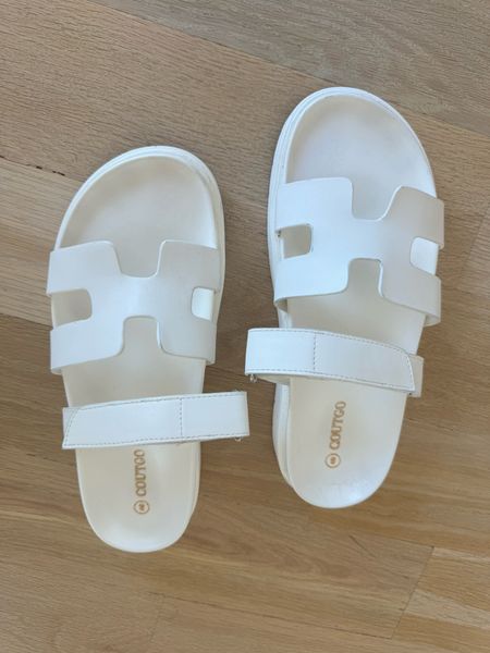 White sandals from Amazon on sale for only $13 🙌🏼🙌🏼

#LTKsalealert #LTKshoecrush #LTKfindsunder50