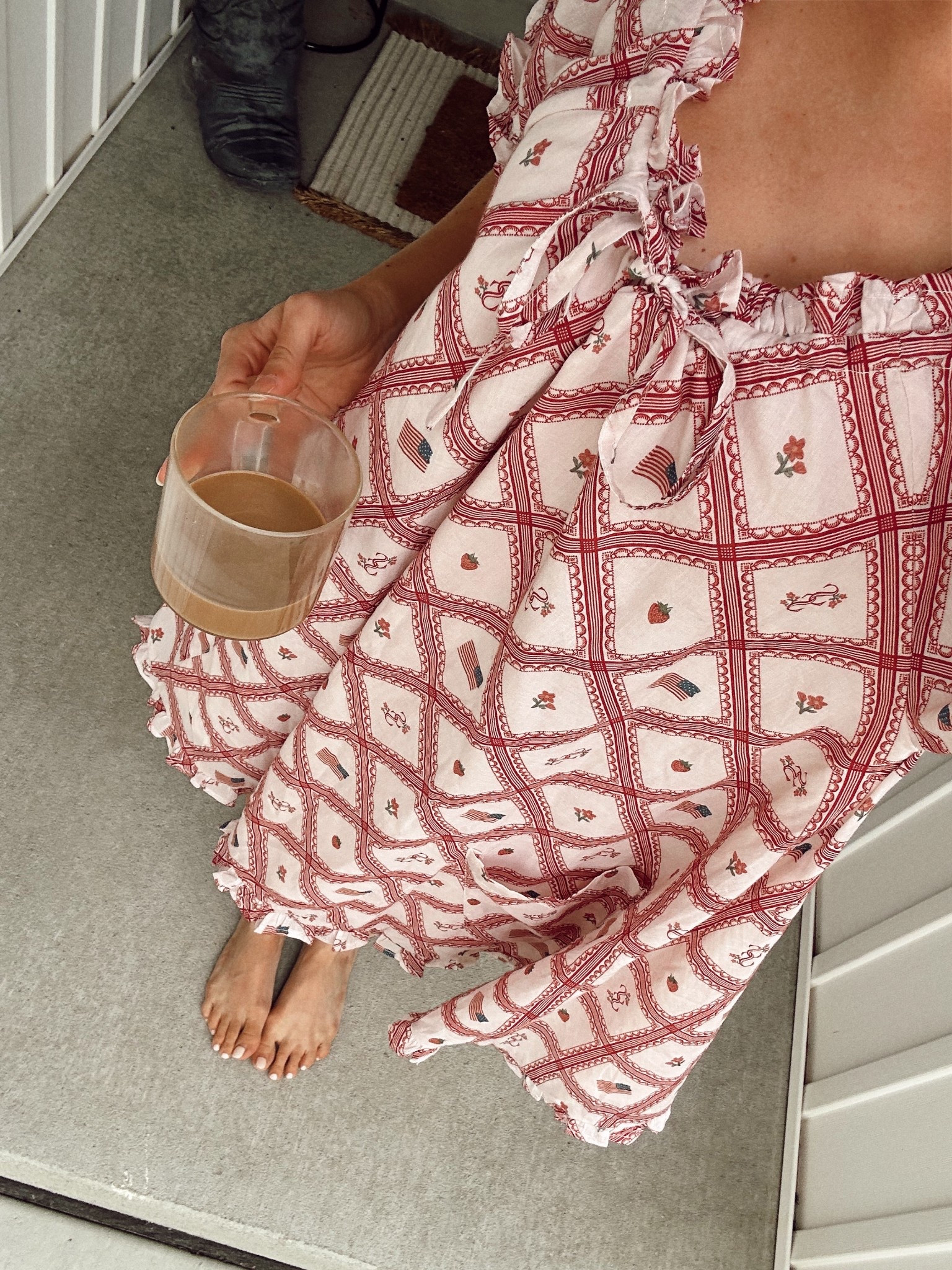 🇺🇸🍓🧺✨❤️ Barefoot all summer long - grounding | Earthing is one of the best all-natural antioxidants and it is completely free! Earthing enables us to receive electrons from the earth which can help fight free radicals! Earthing (also known as grounding) is simply the act of connecting your bare skin (typically your feet) to the earth's surface for an extended period of time. This is believed to transfer the energy from the ground into the body. #naturalliving #holistic #grounding #jesussaves

#LTKHome #LTKU