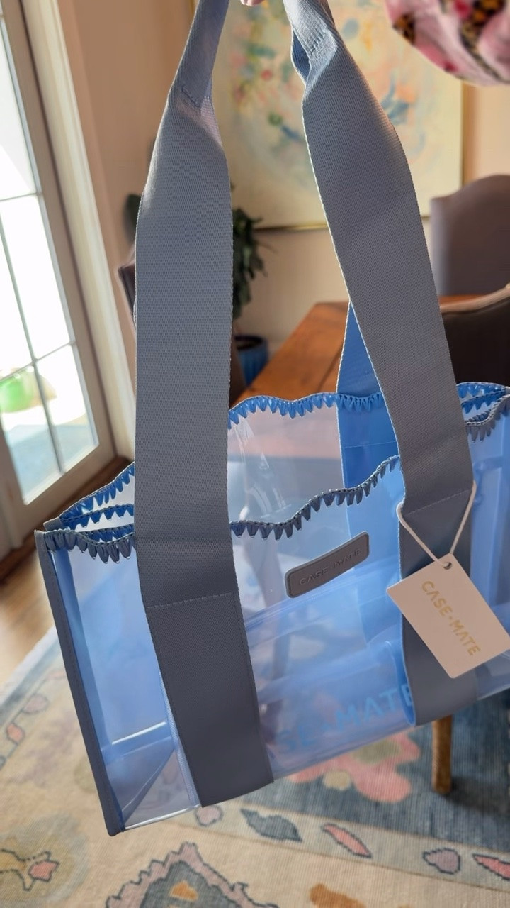 Love the new medium size in the Case-Mate tote! 

*code MIXANDMATCH20
