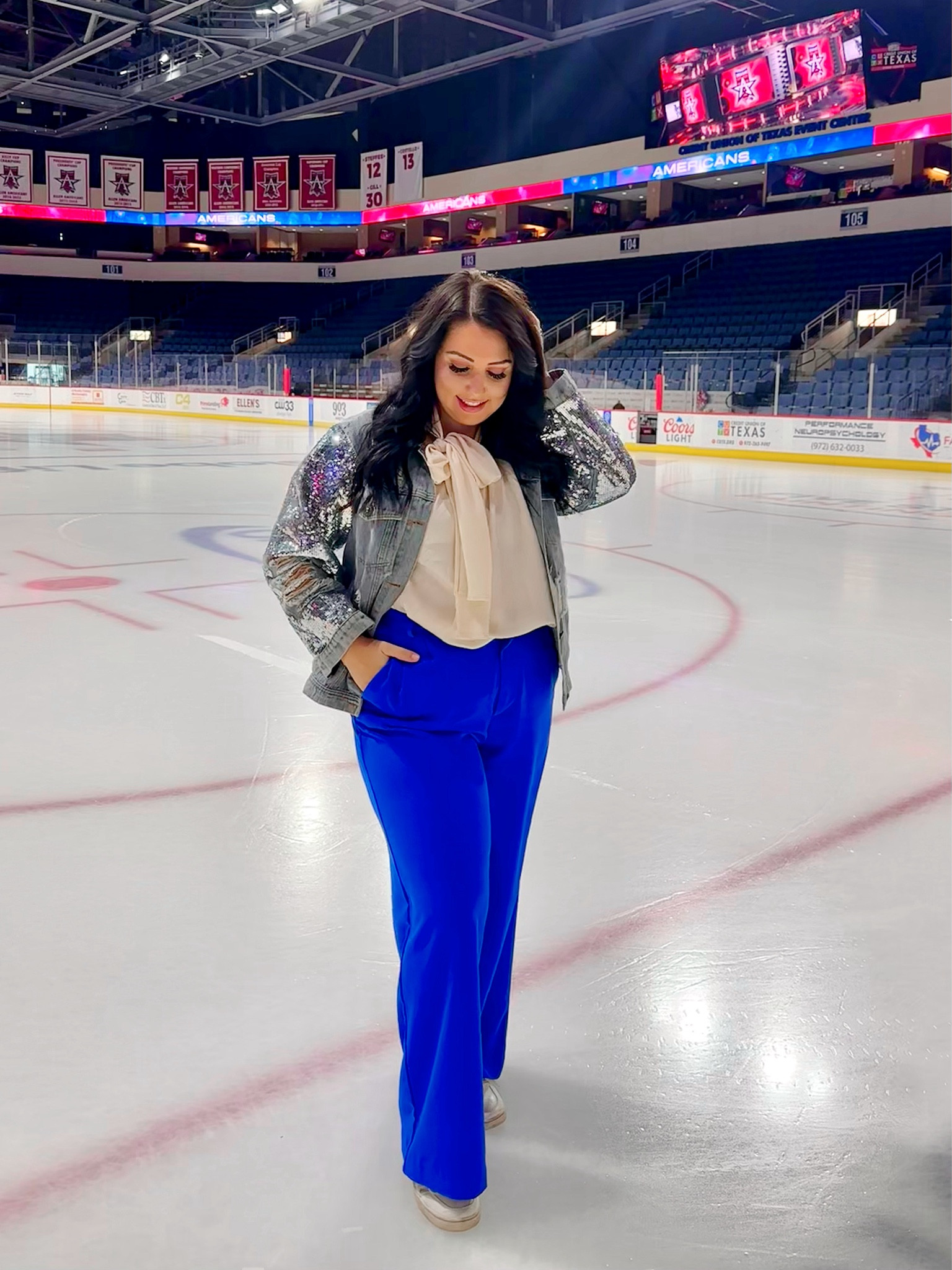 Use MOLLIE15 for 15% off my outfit💙

#LTKsalealert #LTKfindsunder50 #LTKmidsize