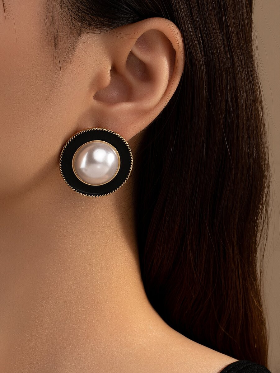 2pcs Faux Pearl Decor Round Stud Earrings | SHEIN