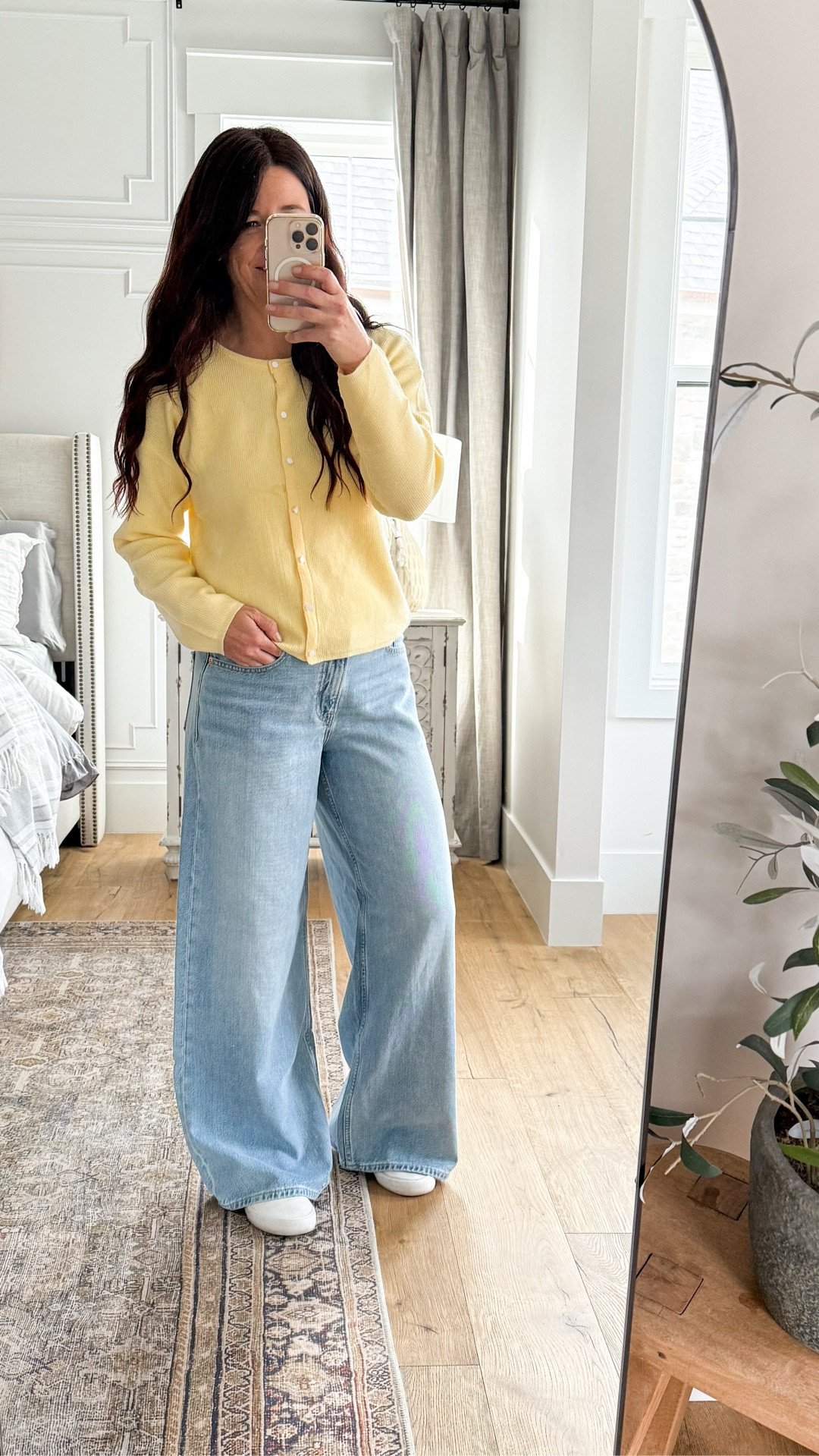 The softest buttery, yellow cardigan. Everyone needs in their wardrobe. Thes

#LTKTall #LTKootd #LTKOver40