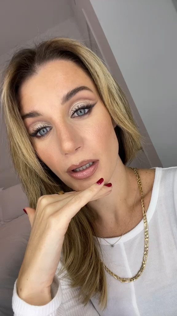 Let the holiday makeup looks begin! 

#LTKbeauty #LTKSeasonal #LTKHoliday