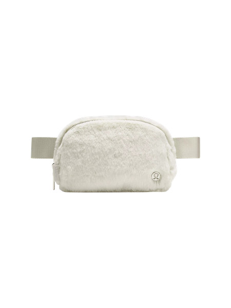 Everywhere Belt Bag *Plush Fleece | Unisex Bags,Purses,Wallets | lululemon | Lululemon (US)
